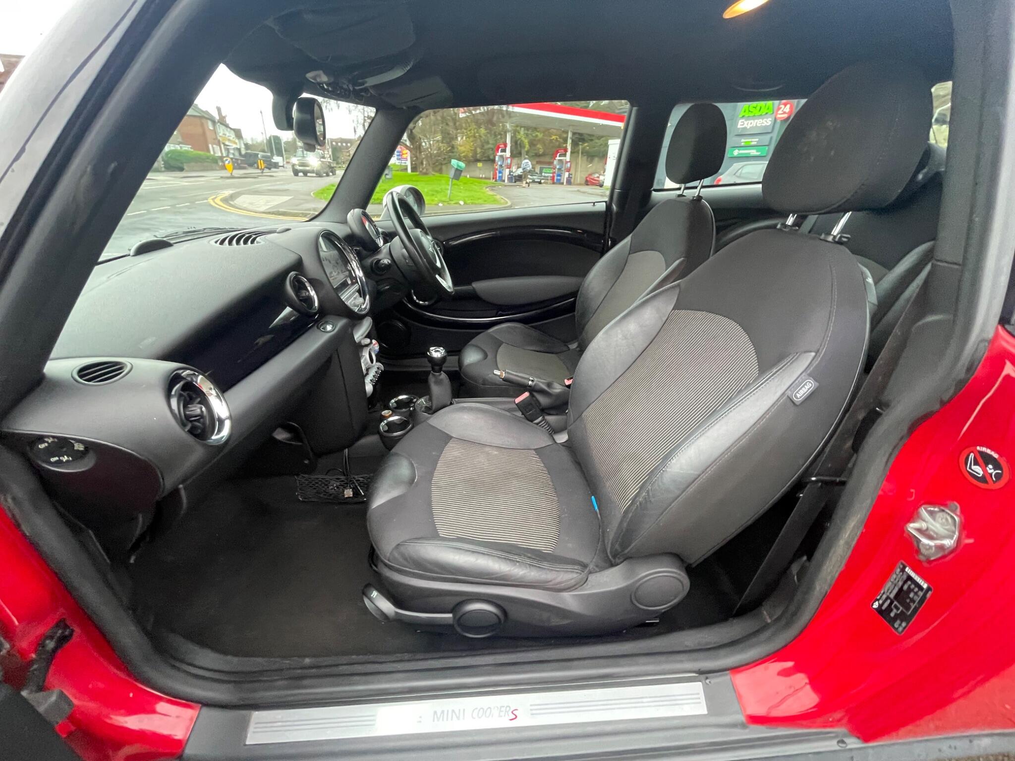 2007 MINI Hatch image 38