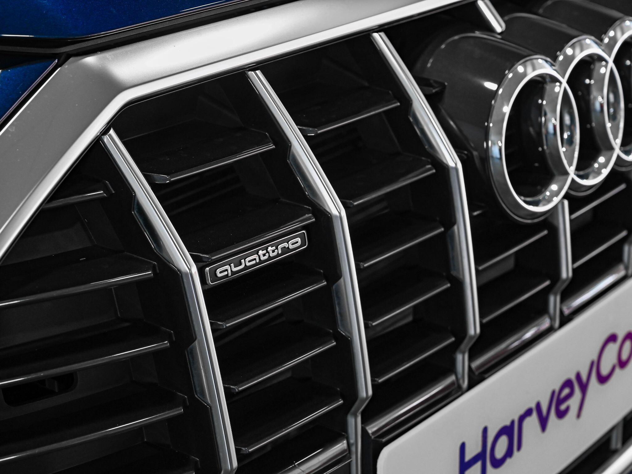 Audi Q3 view 18