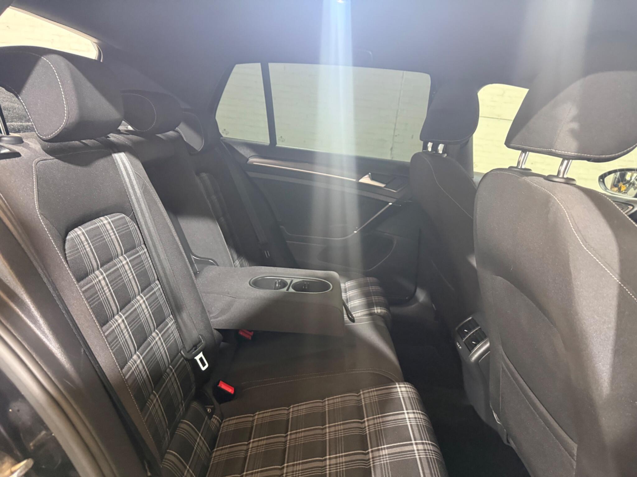 Volkswagen Golf view 24