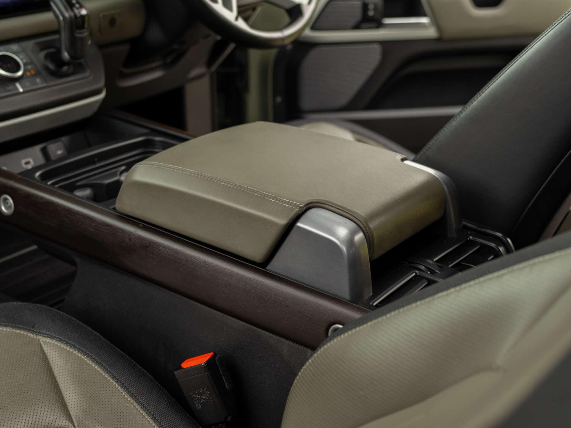 Land Rover Defender view 10