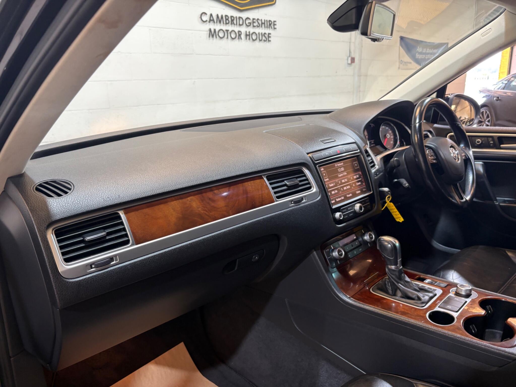 Volkswagen Touareg view 50