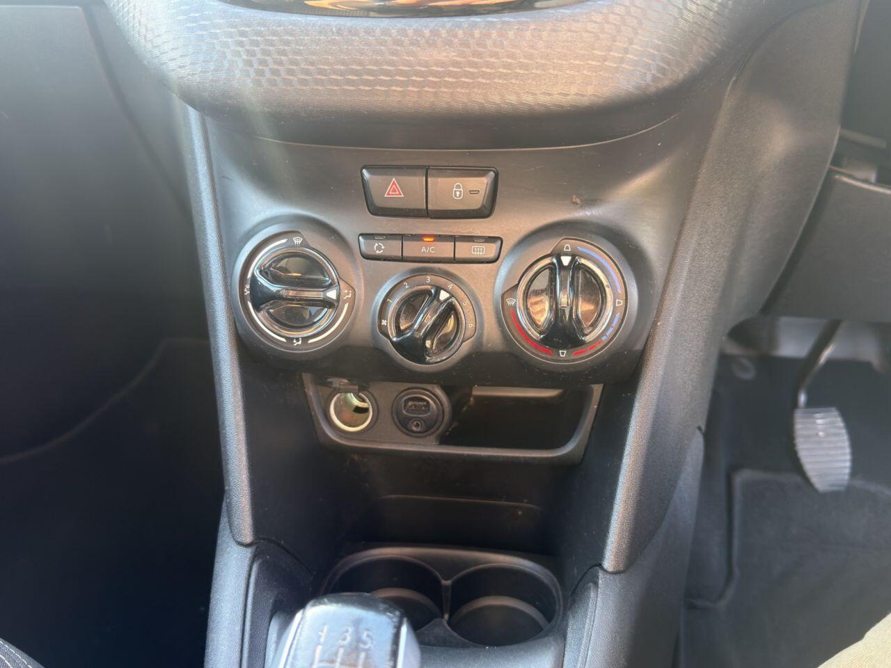 Peugeot 208 view 19