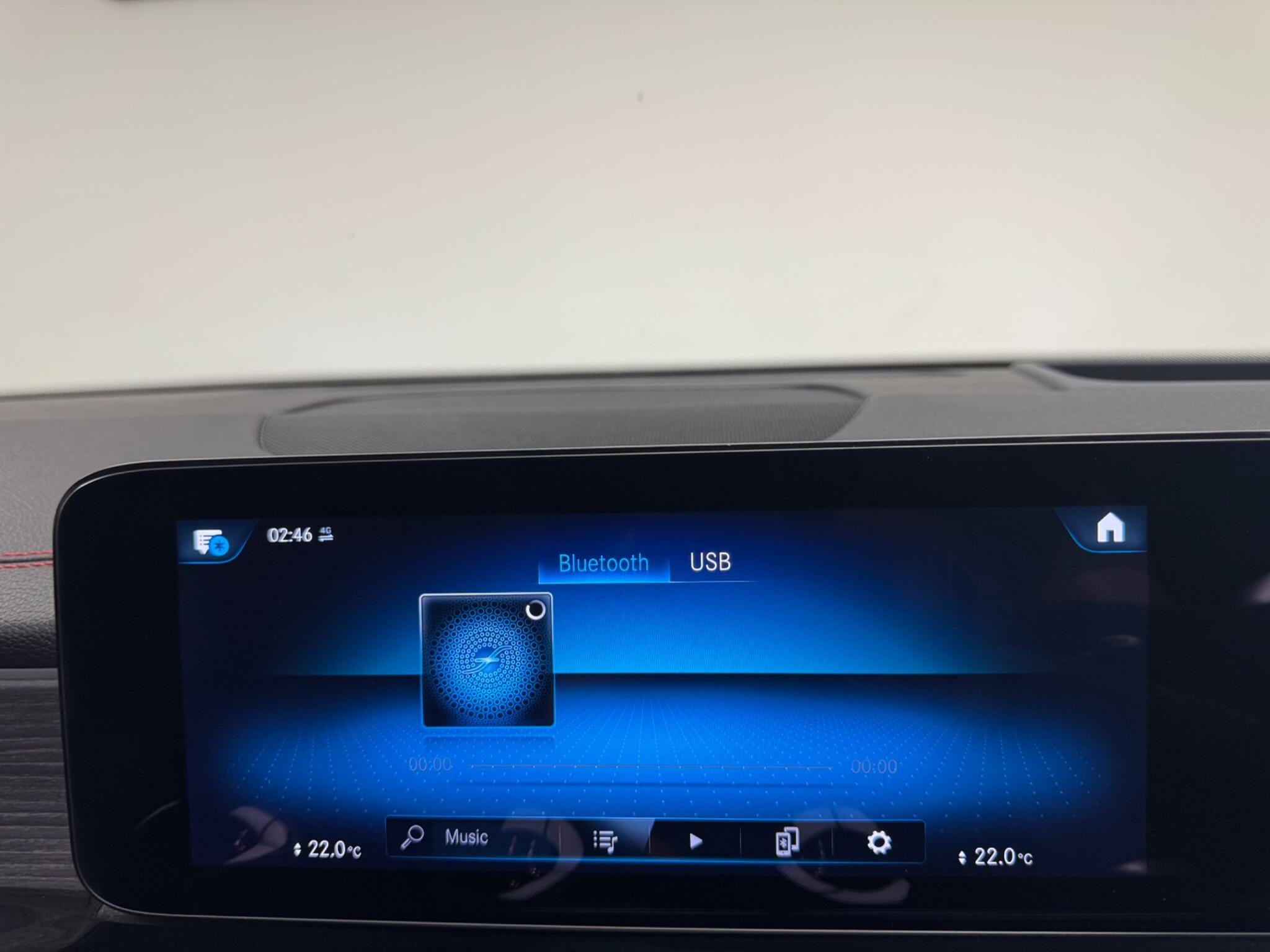 Mercedes-Benz Eqb view 18