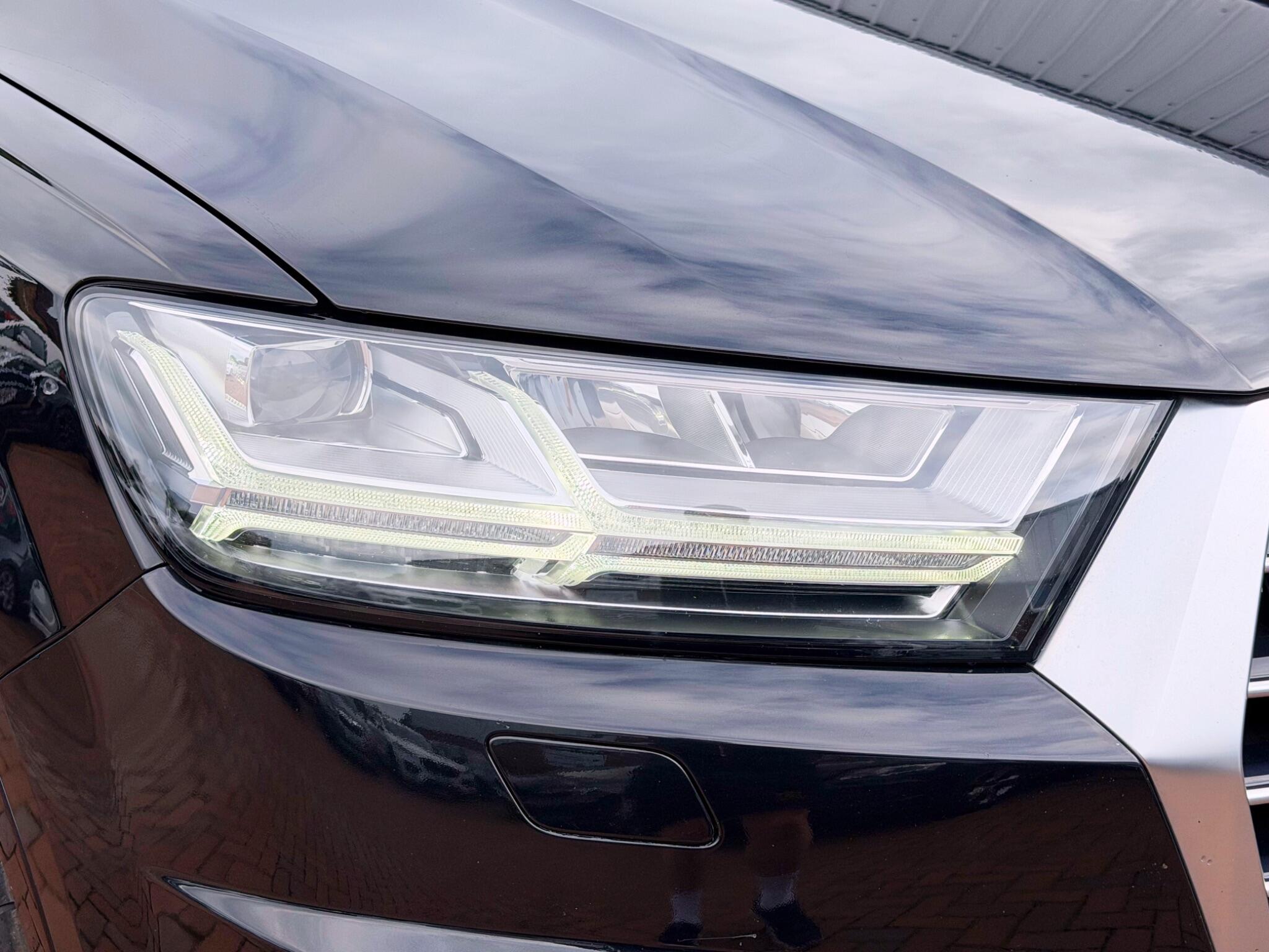 Audi Q7 view 44