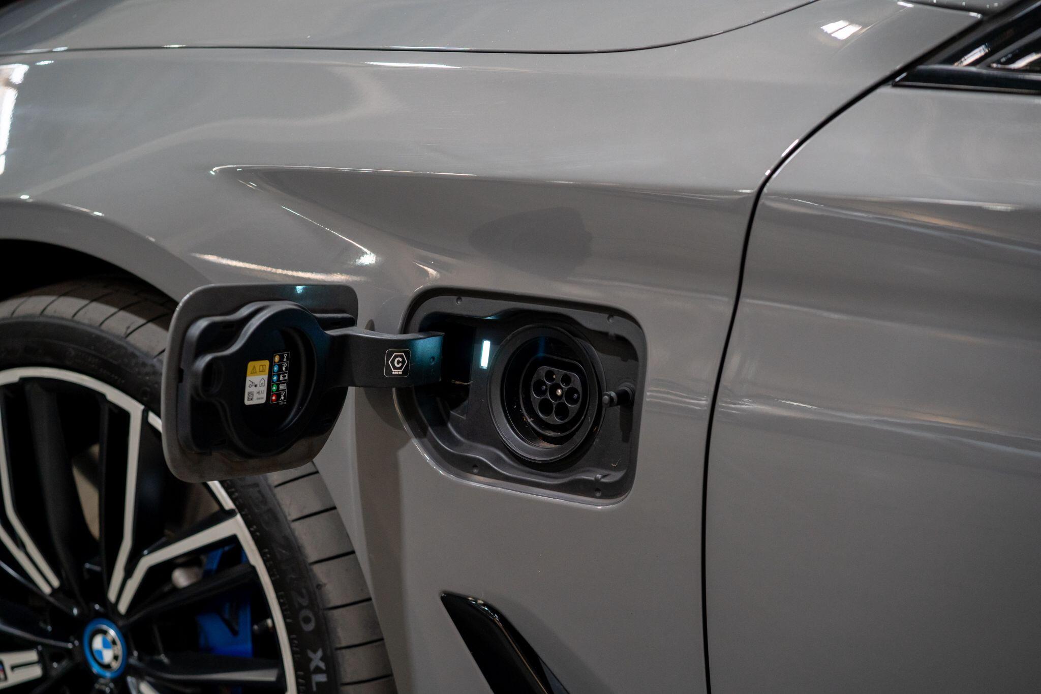 BMW 5 Series view 42
