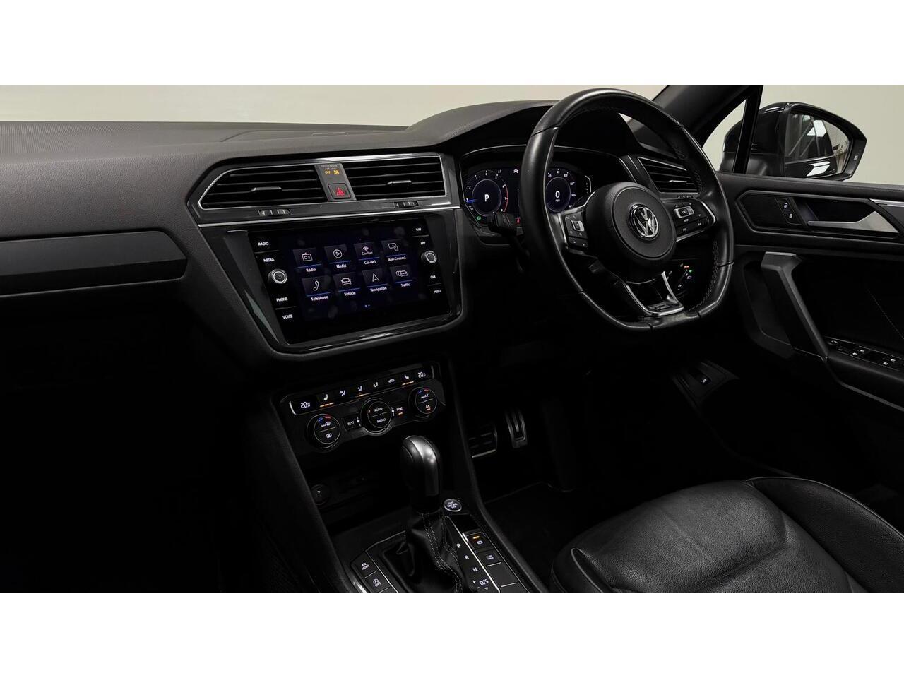 Volkswagen Tiguan Allspace view 22