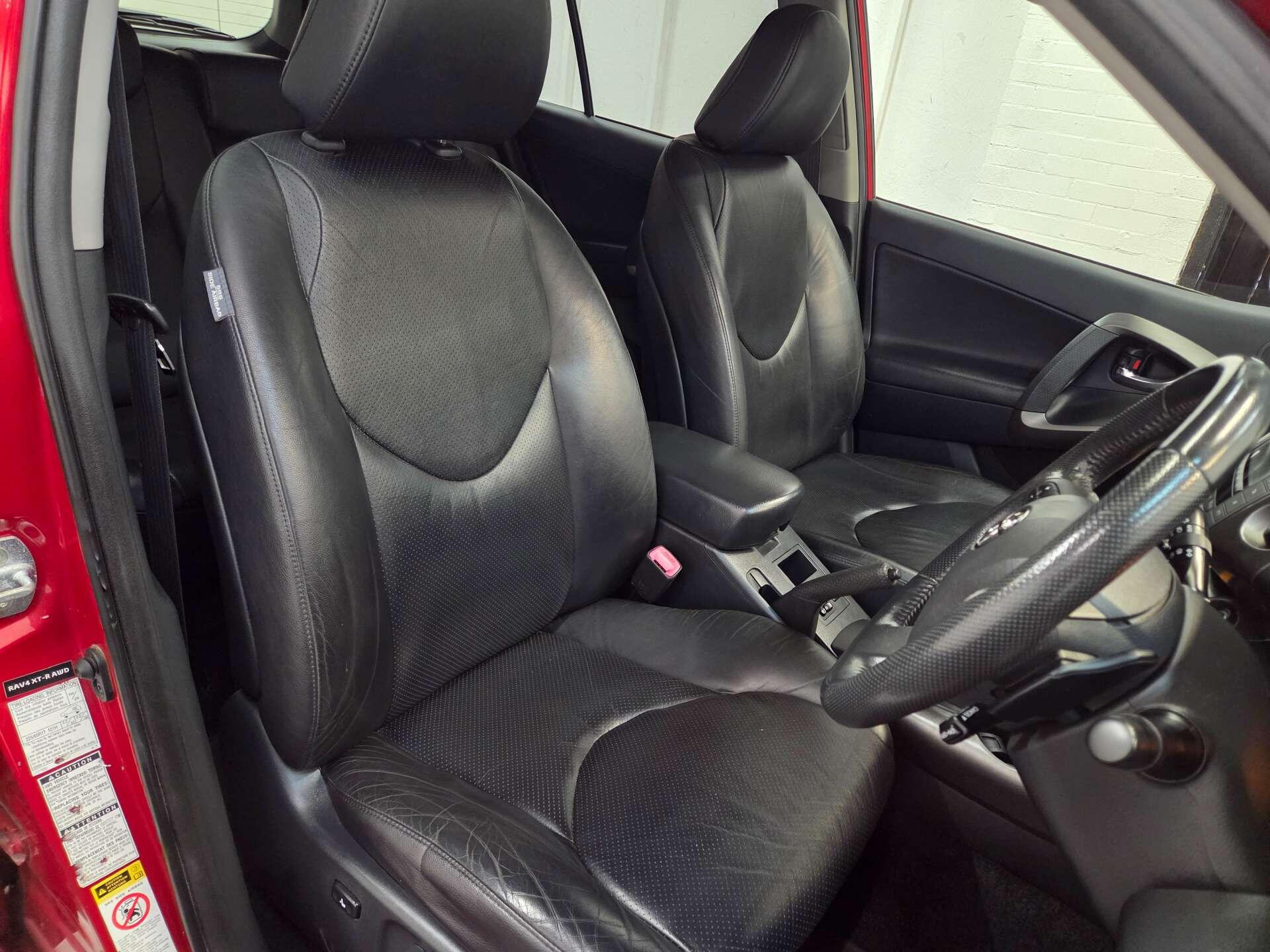 Toyota RAV4 view 9