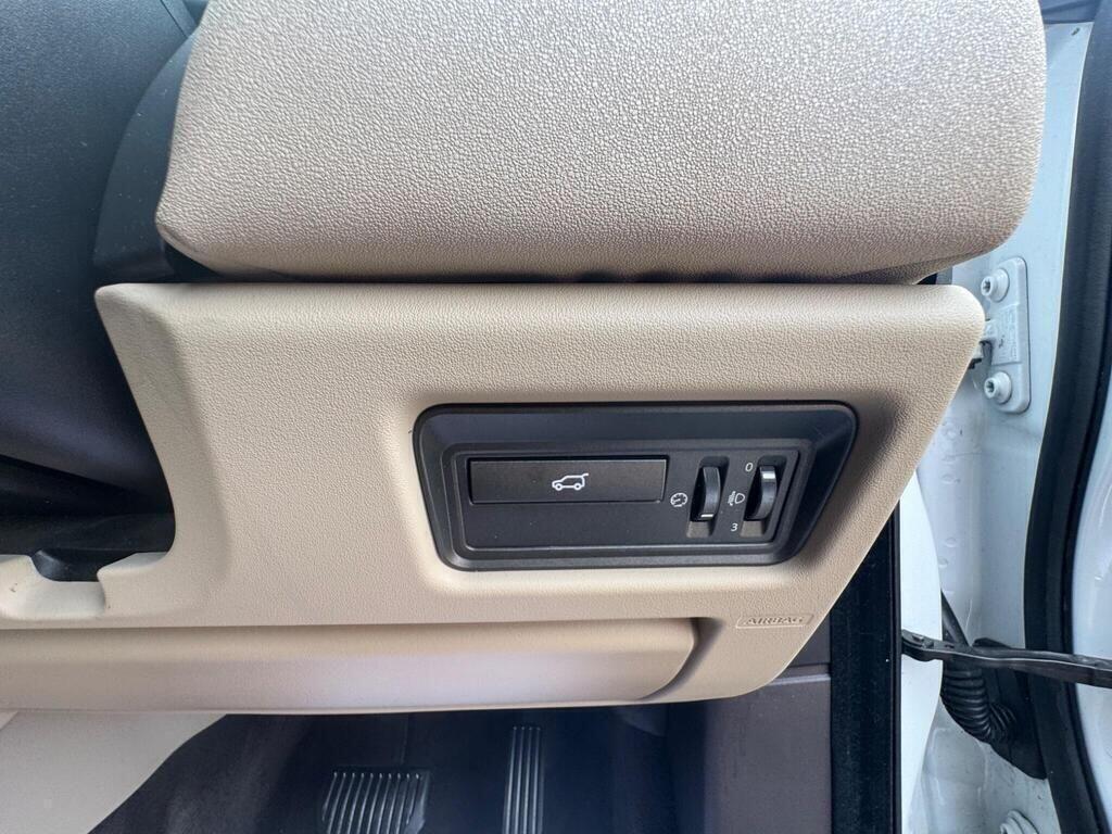 Land Rover Range Rover Evoque view 26