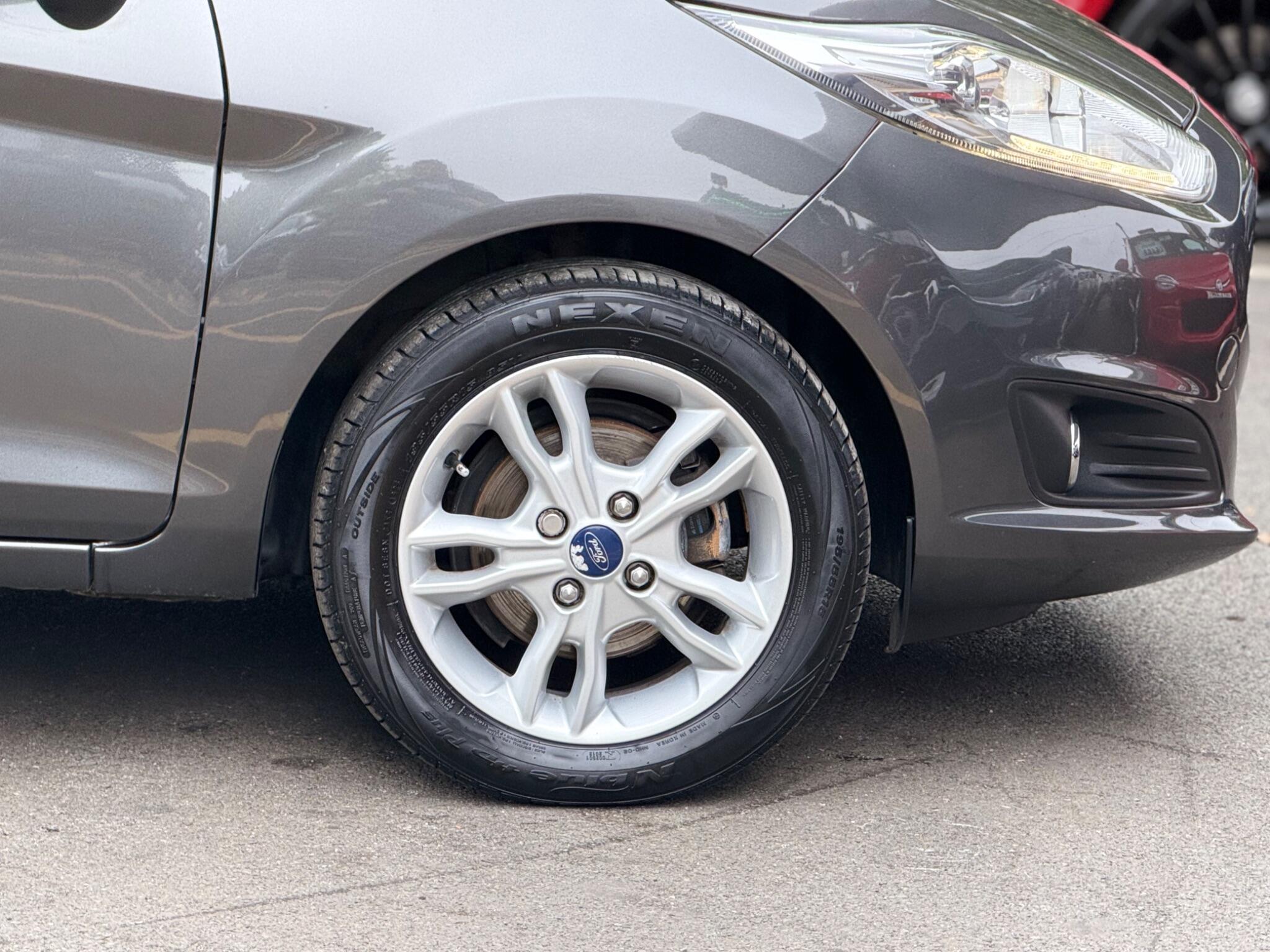 Ford Fiesta view 53