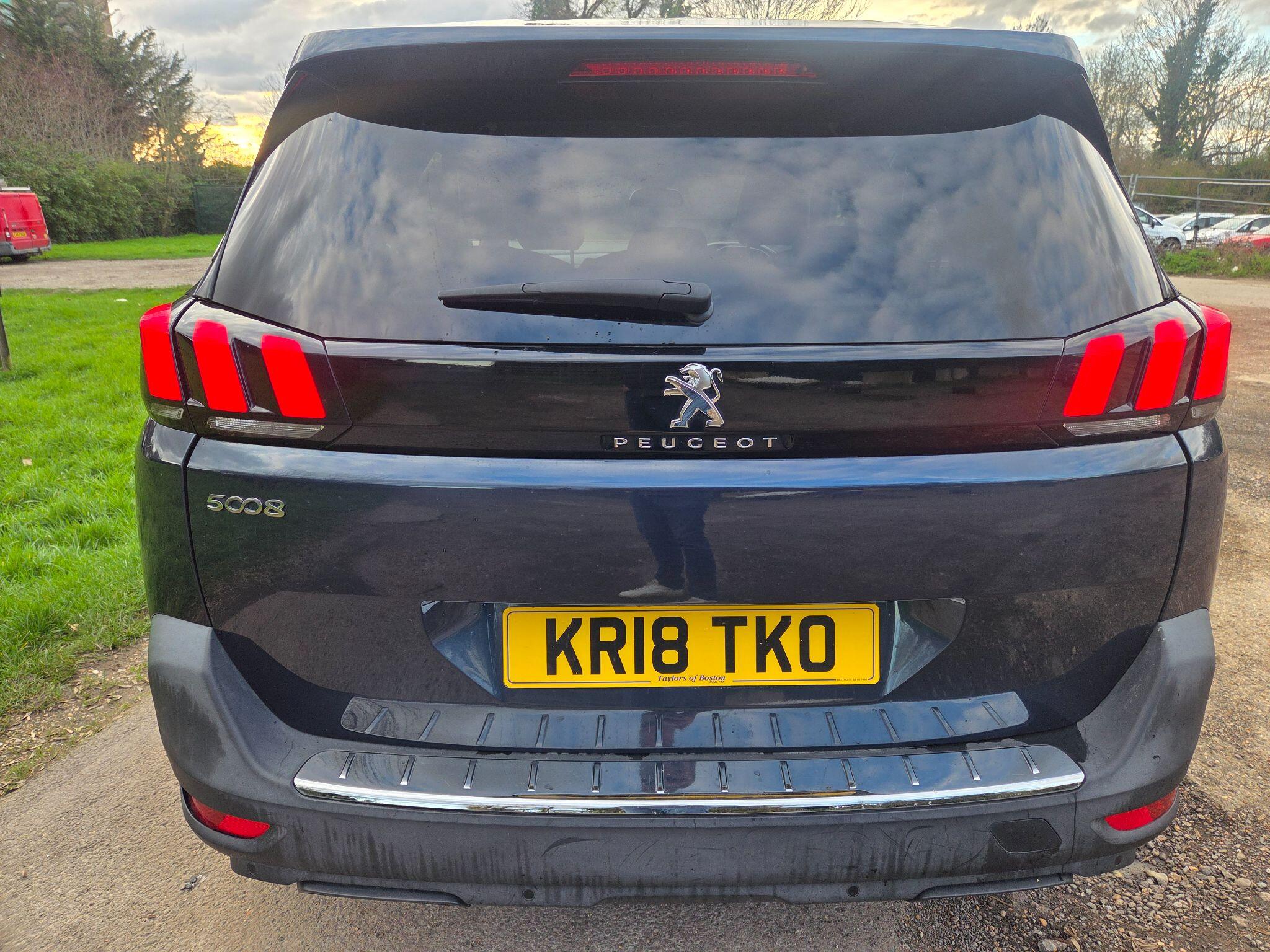 Peugeot 5008 view 10