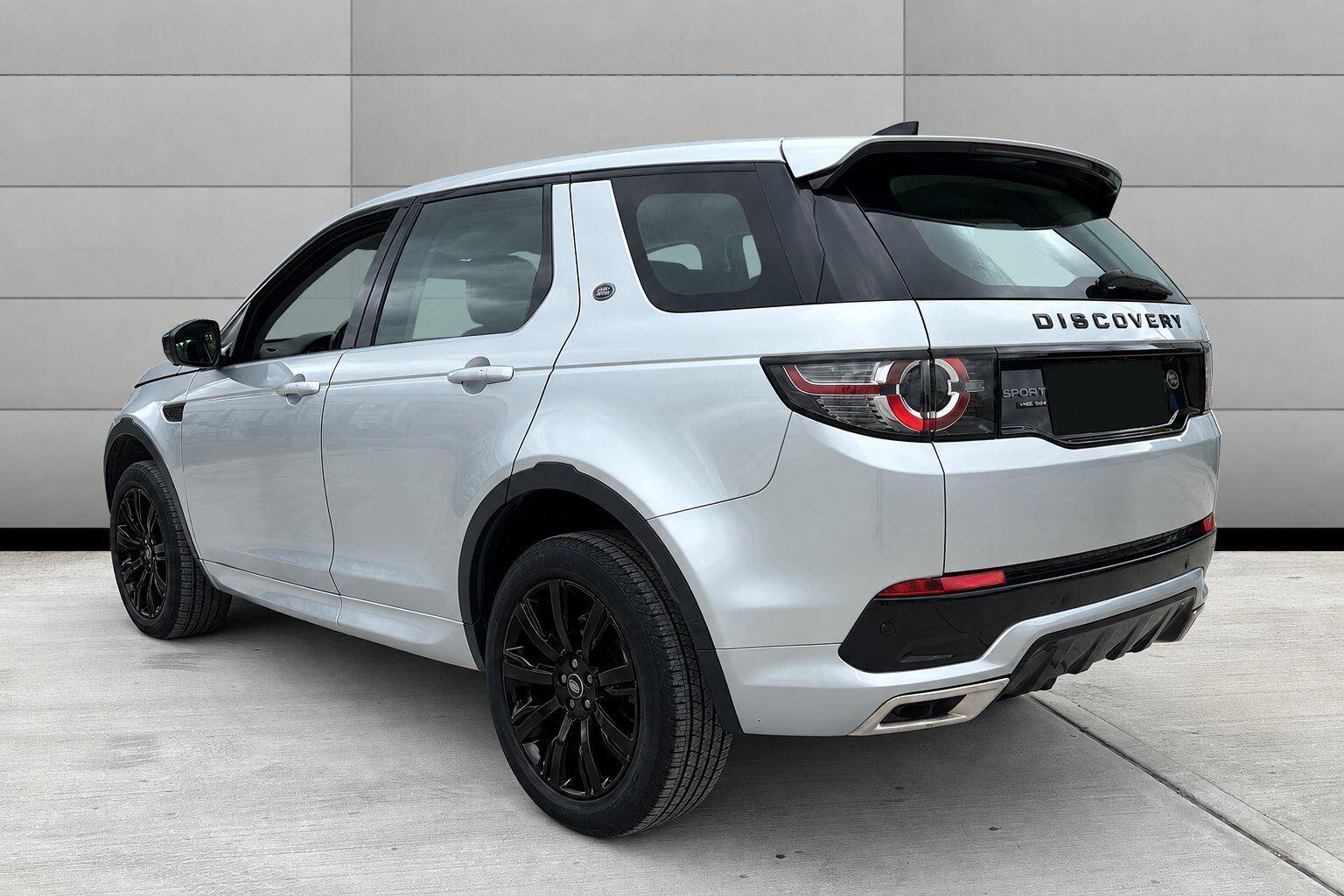 Land Rover Discovery Sport view 4