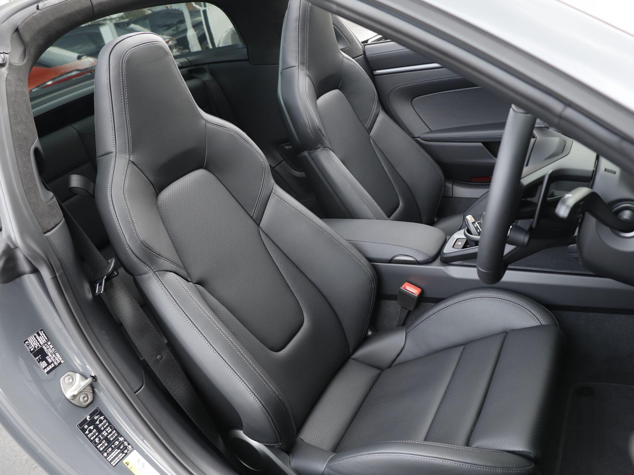 Porsche 911 view 27