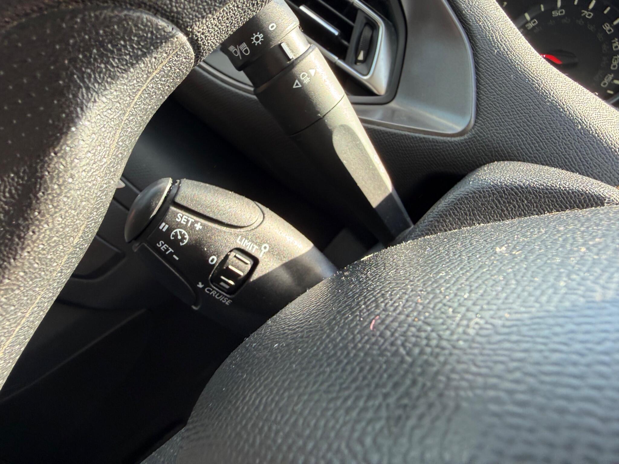 Peugeot 308 1.2 PureTech Access Euro 6 (s/s) 5dr — photo 40 of 100