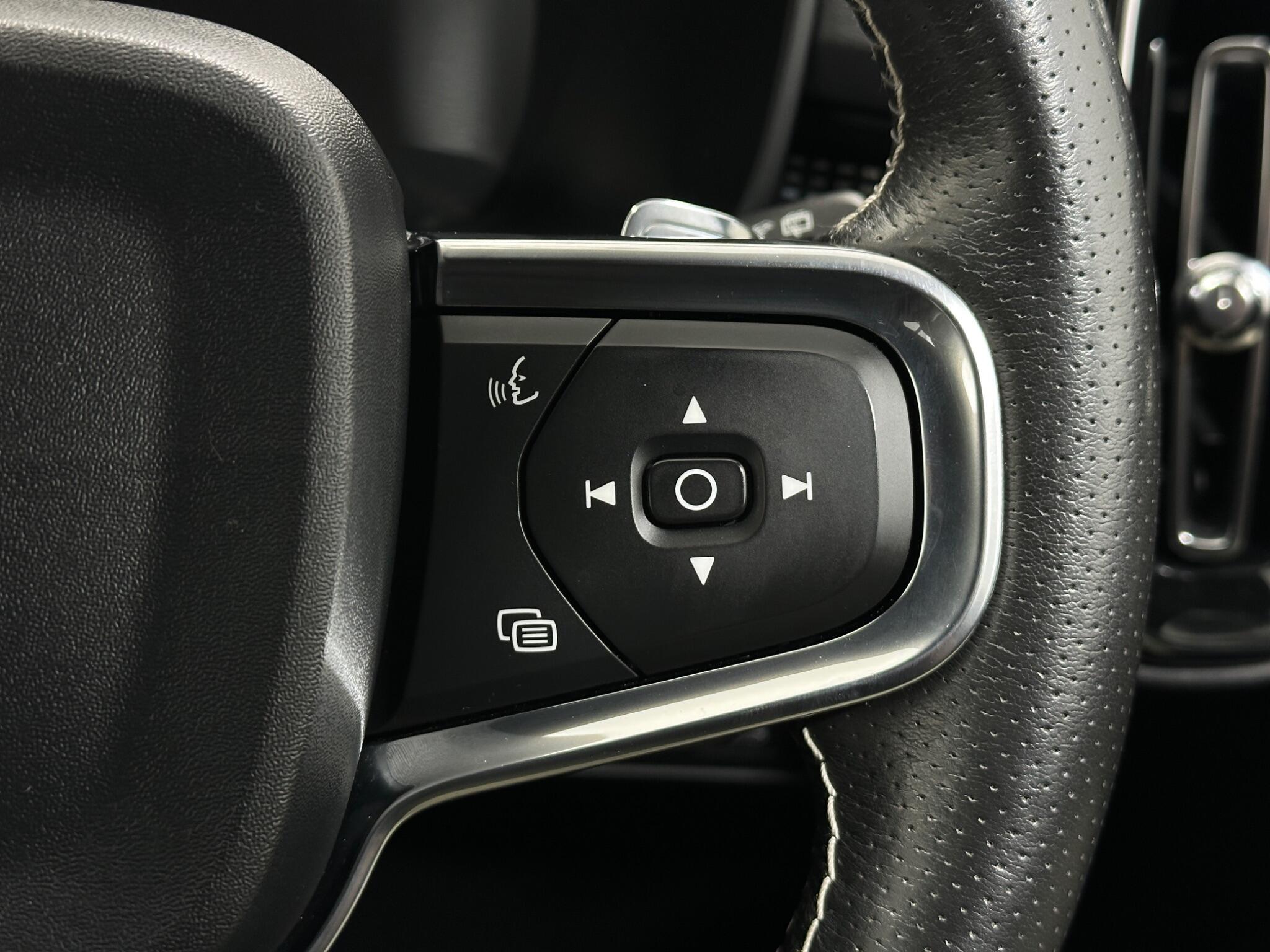 Volvo XC40 view 16
