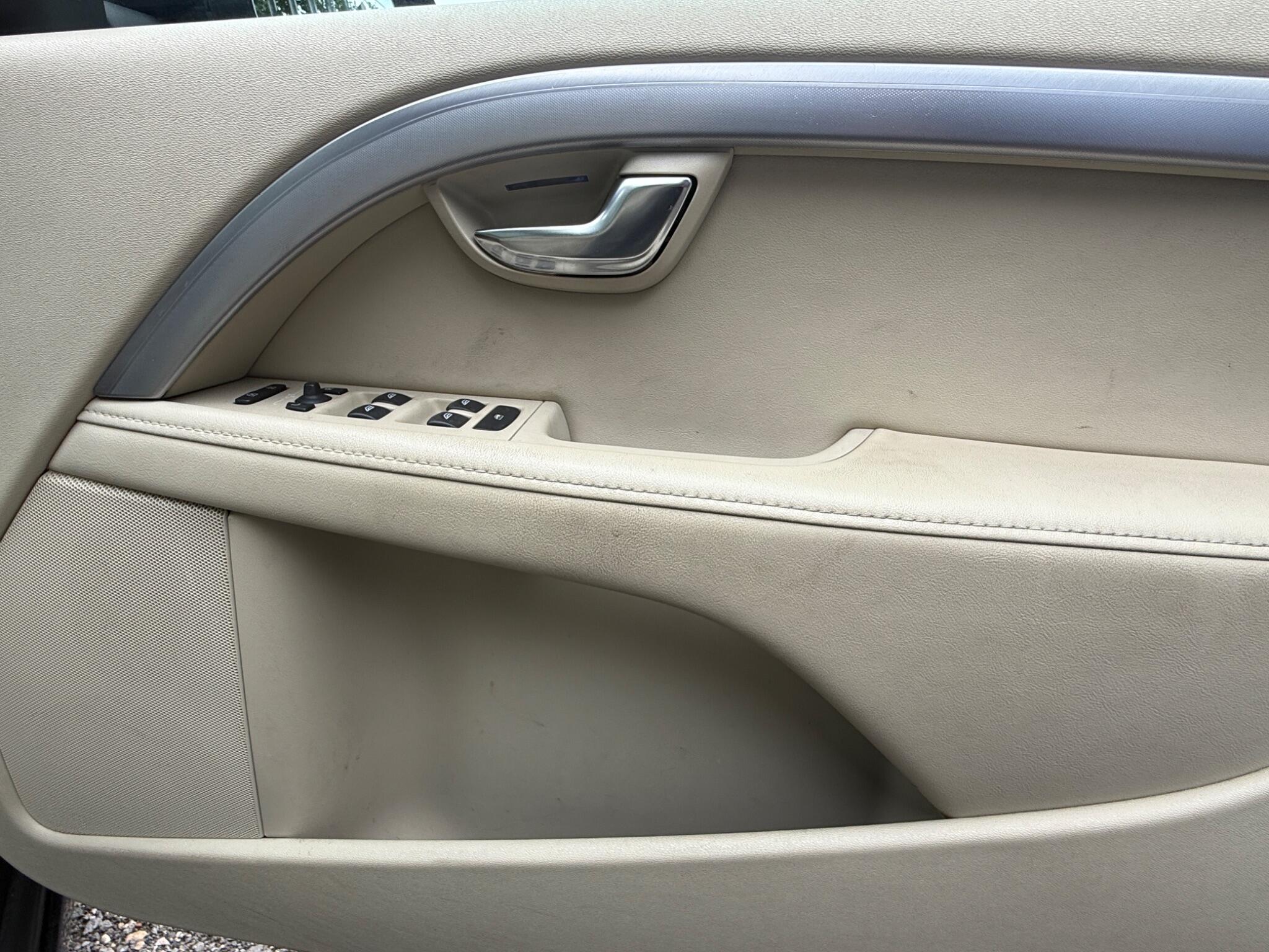 2015 Volvo S80 image 31