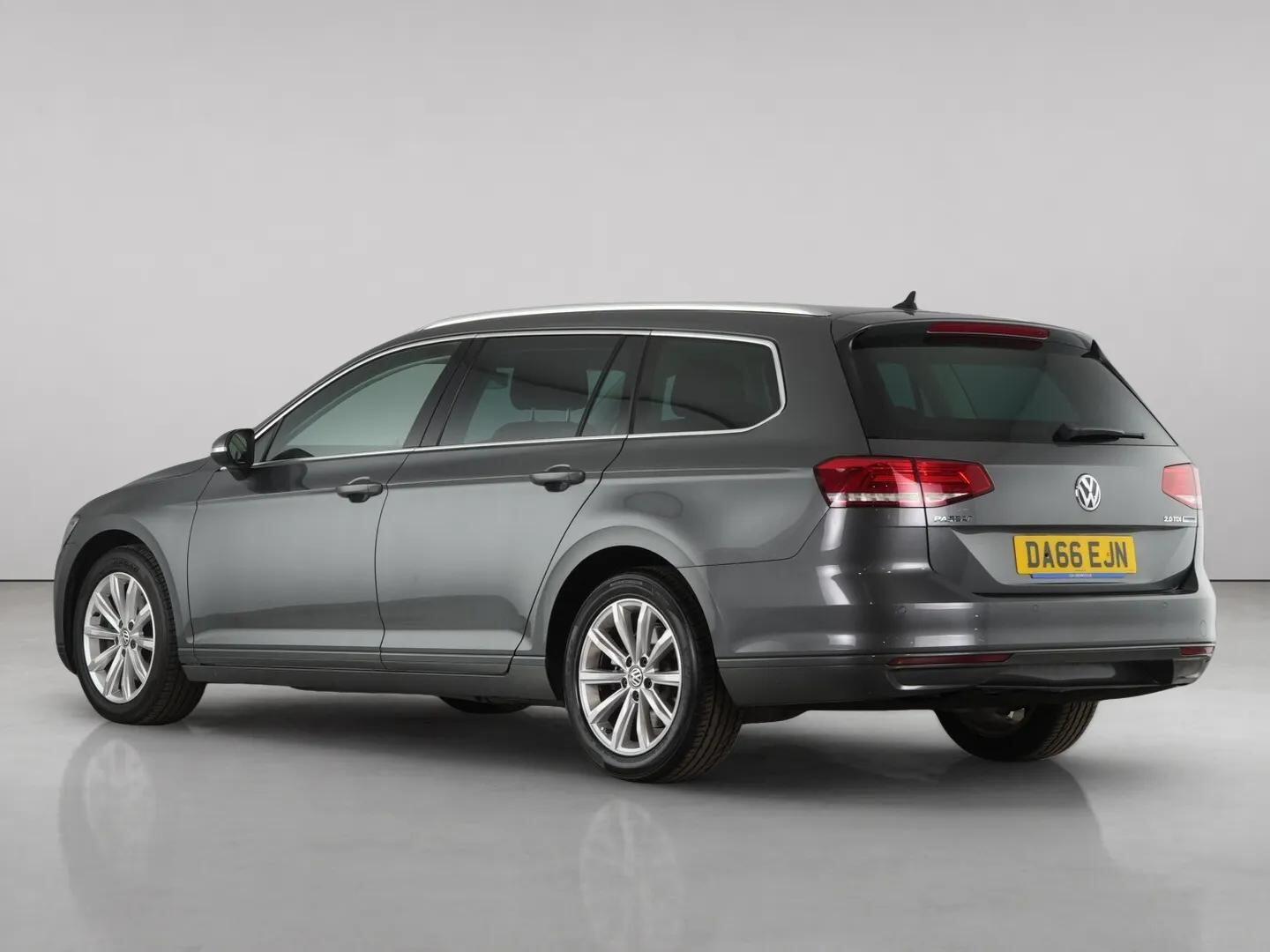 Volkswagen Passat view 8