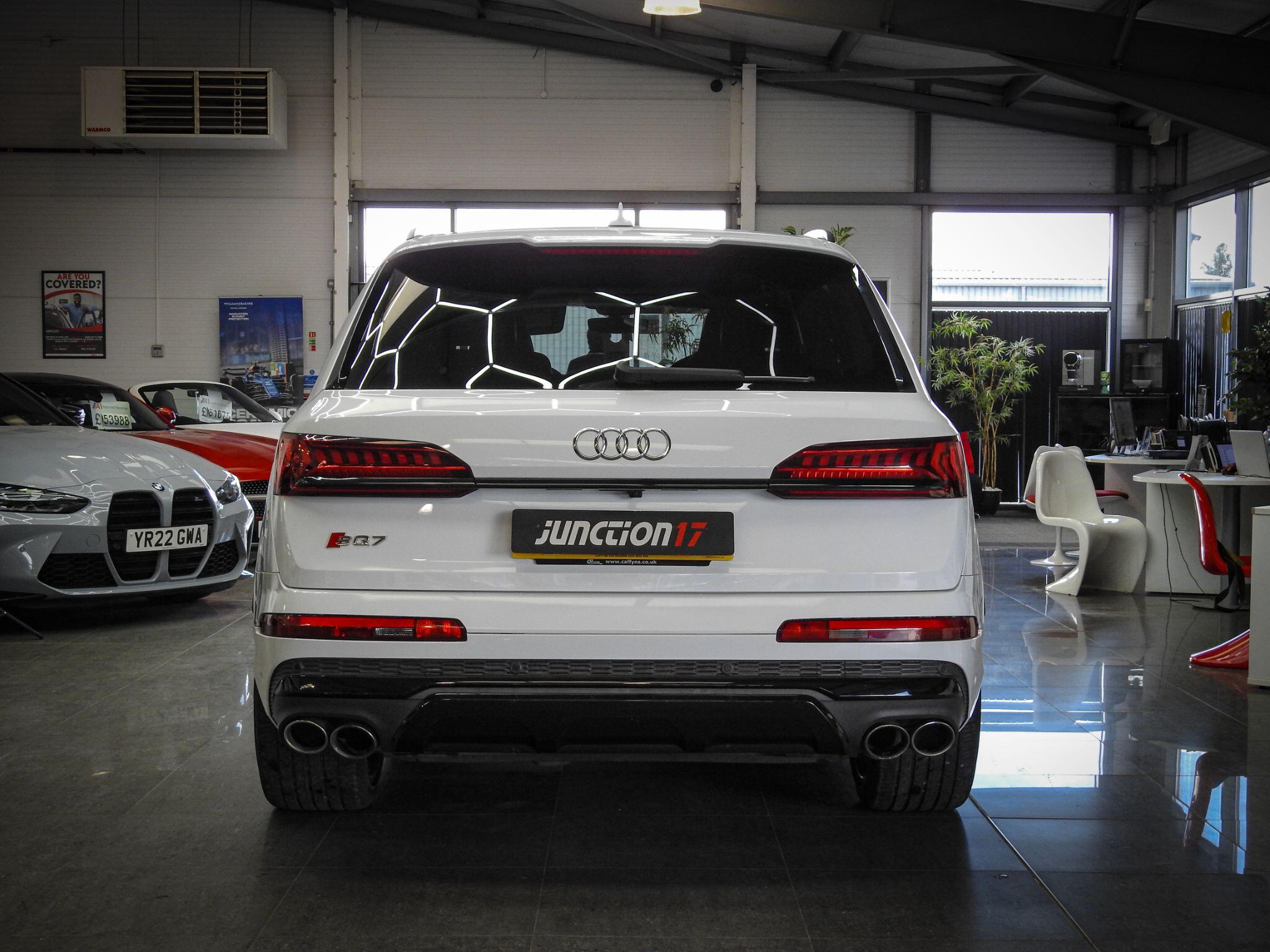 Audi SQ7 view 13