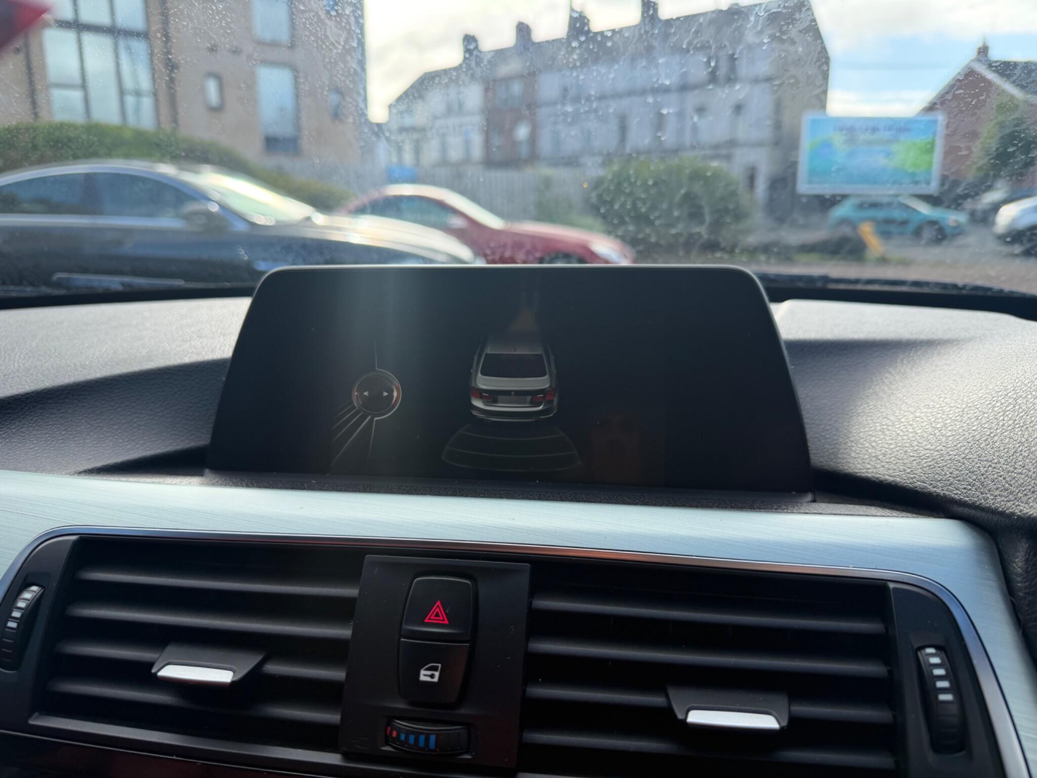 BMW 3 Series view 22