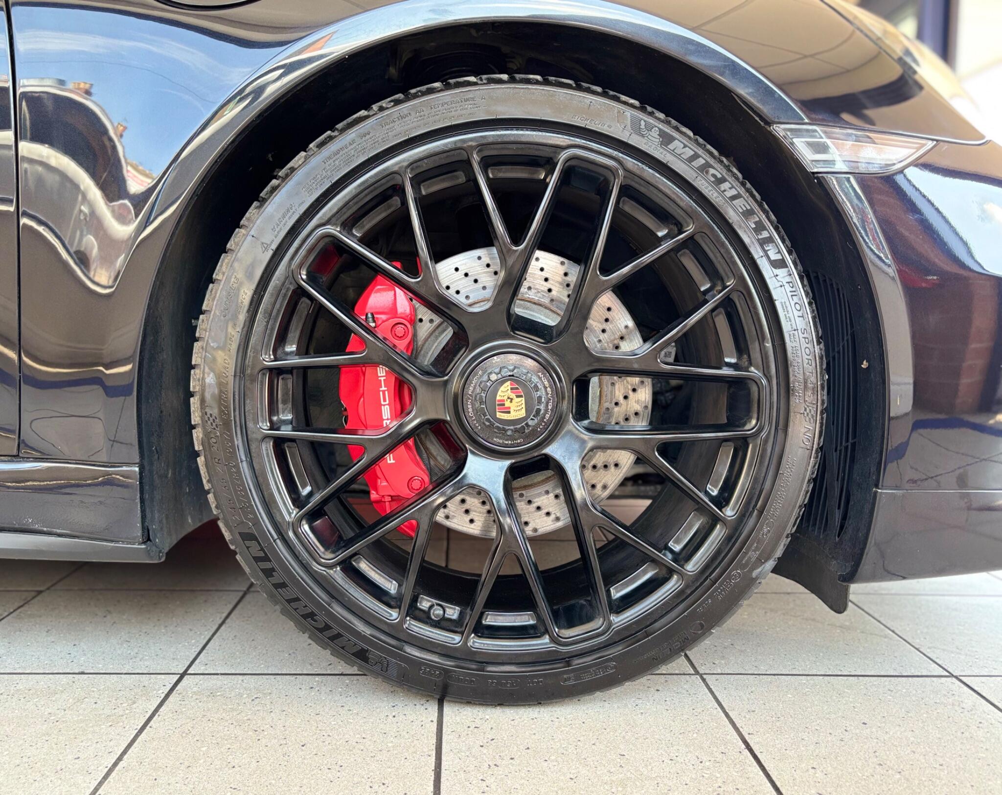 Porsche 911 view 18