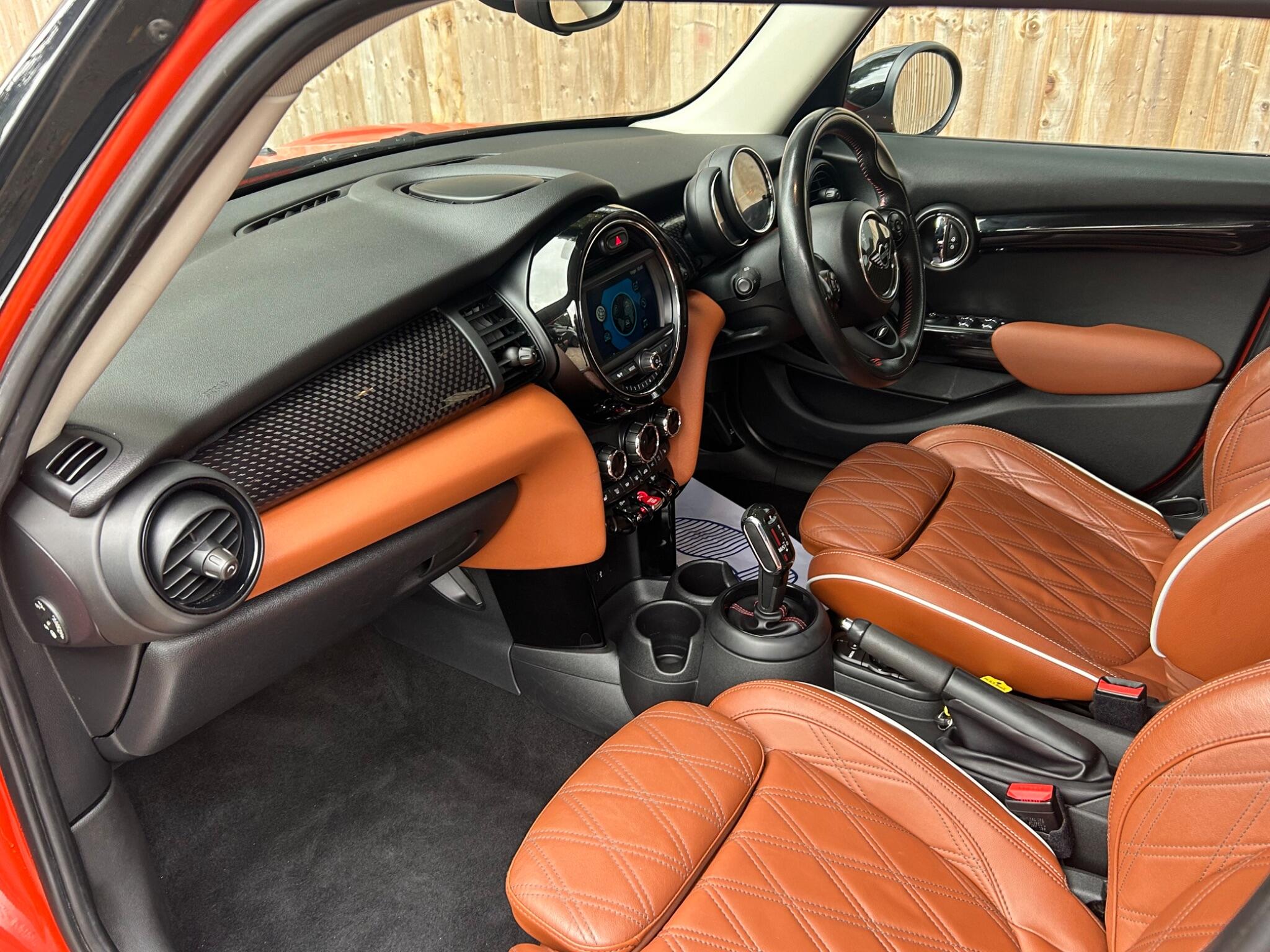 Mini Hatch view 34