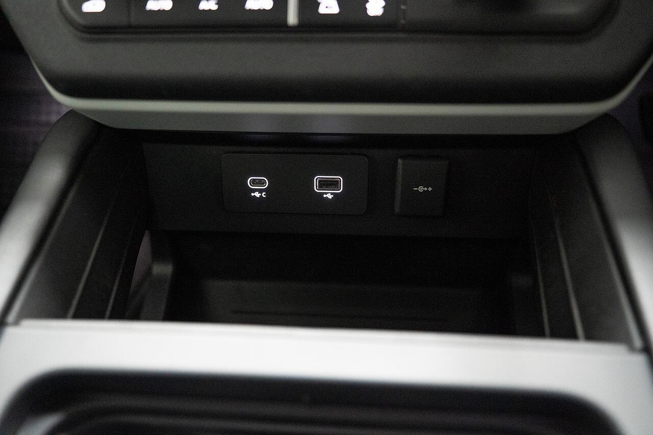 Land Rover Defender view 20
