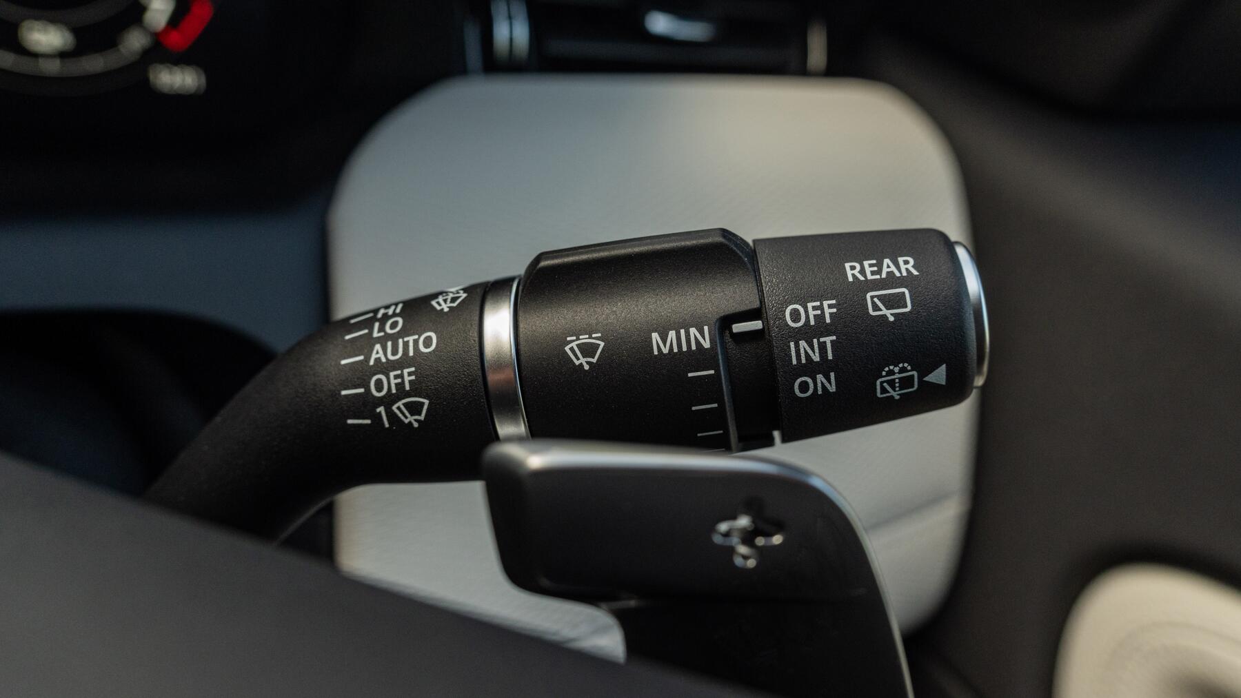 Land Rover Discovery Sport view 26