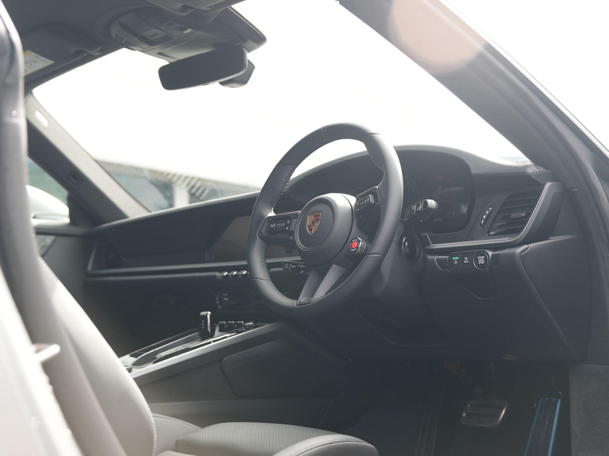 Porsche 911 view 27