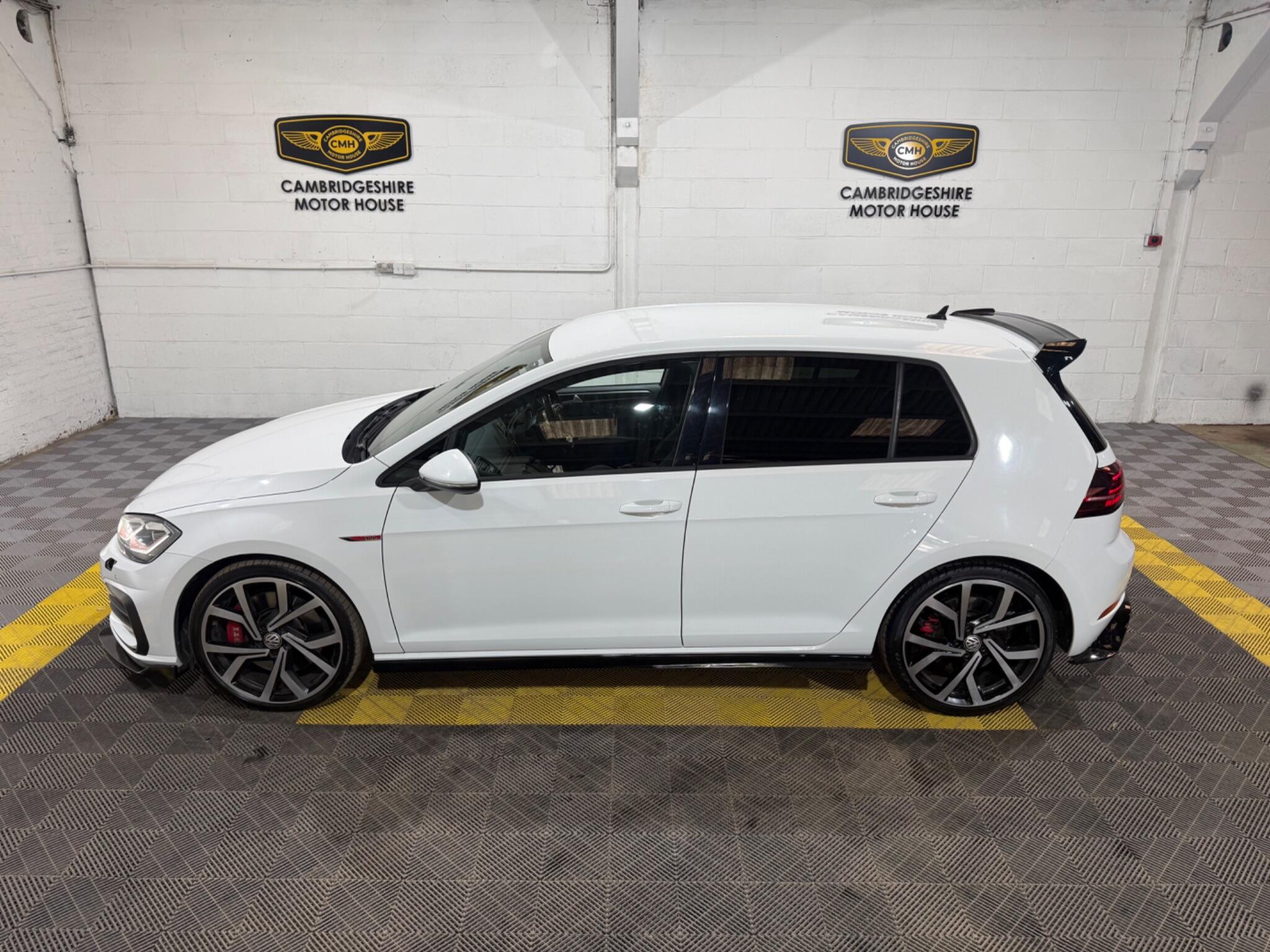 Volkswagen Golf view 3