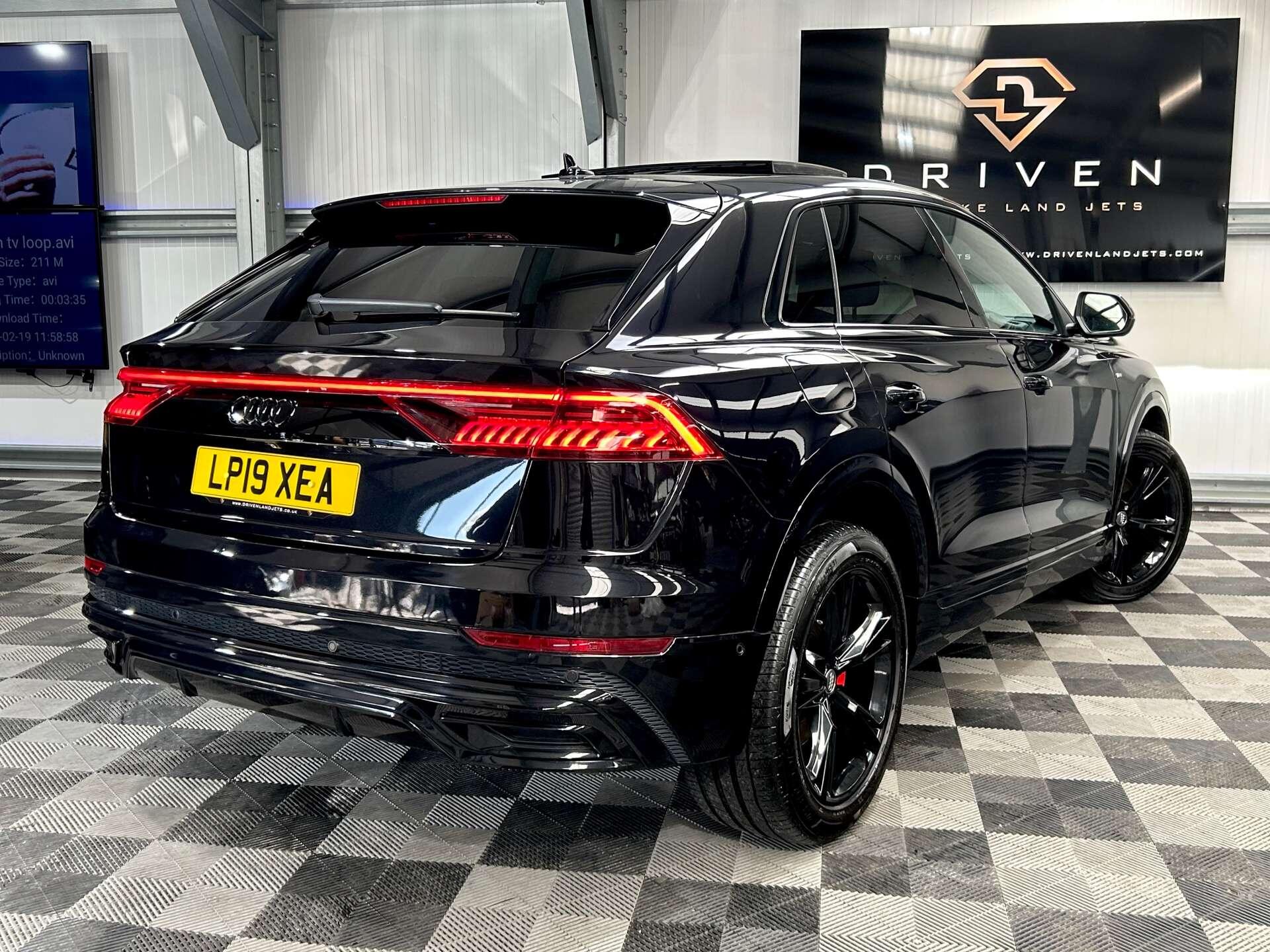 Audi Q8 view 13