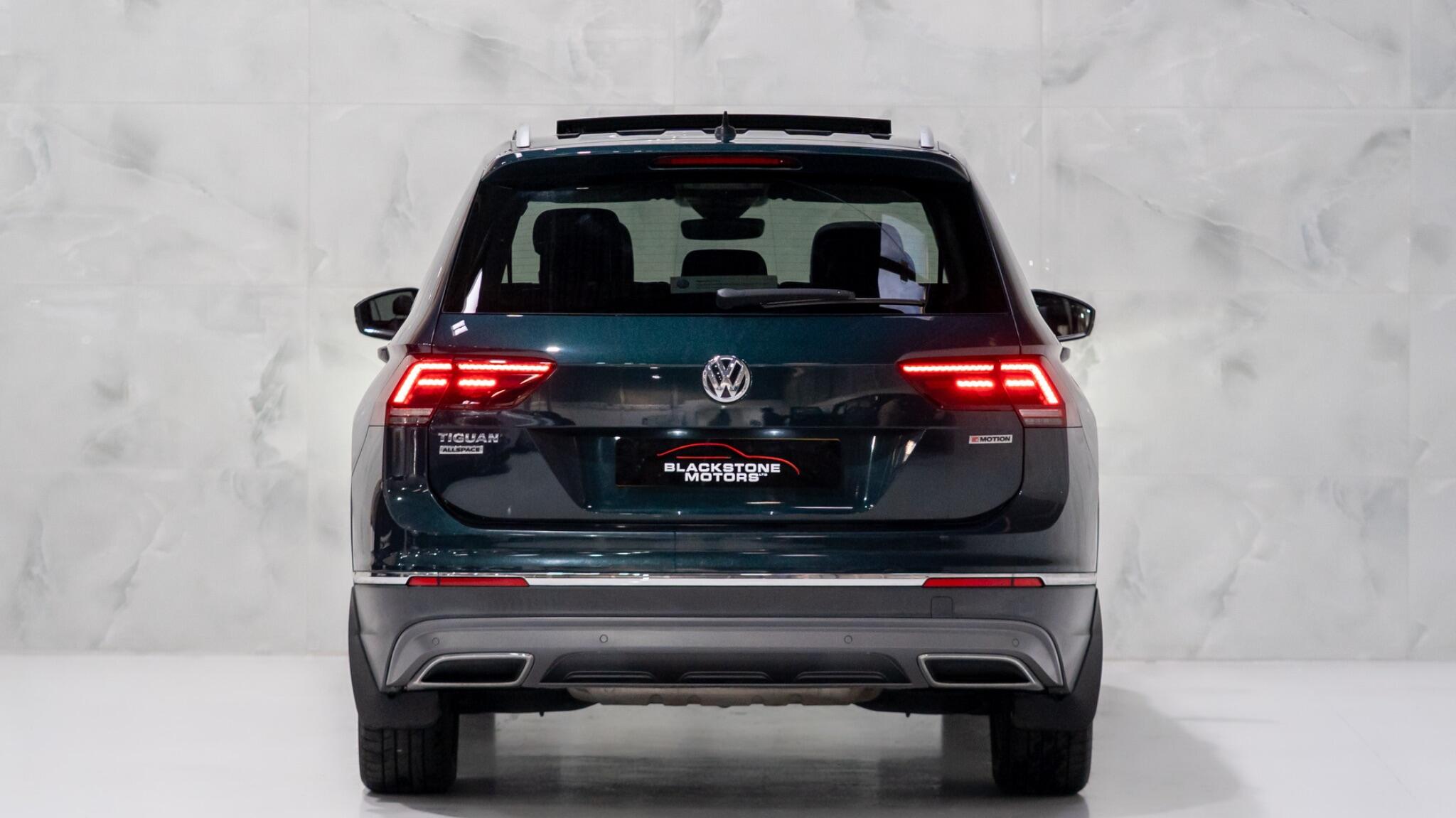 Volkswagen Tiguan Allspace view 6