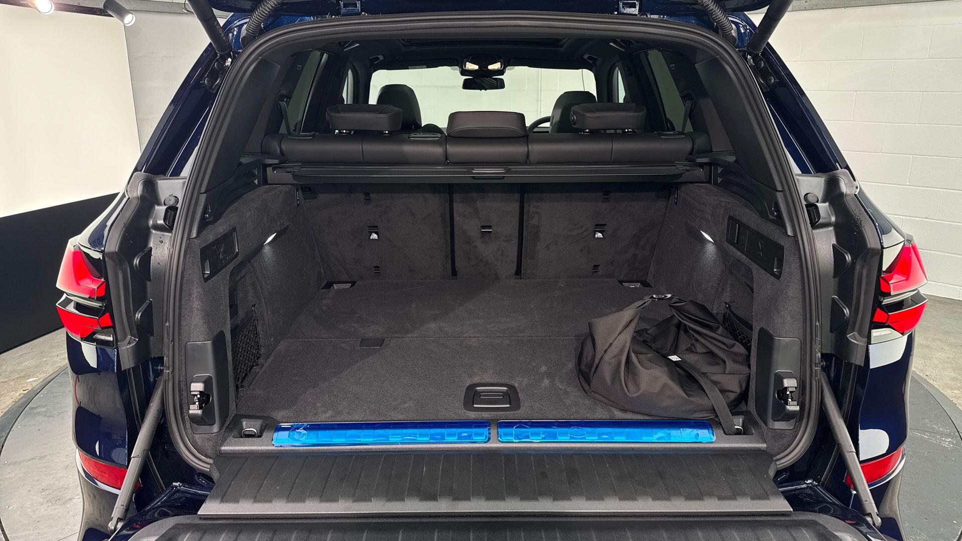 BMW X5 view 13