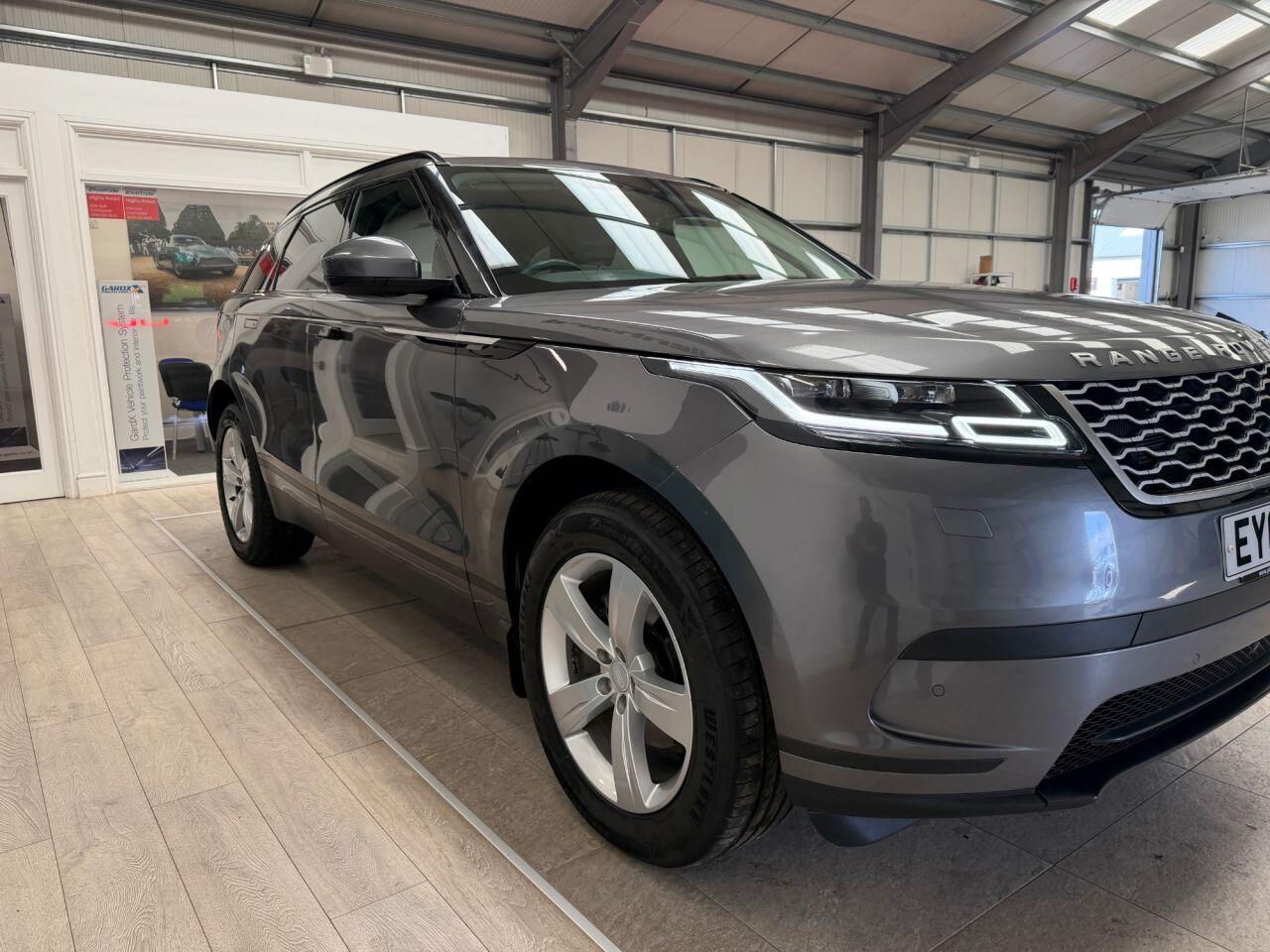 Land Rover Range Rover Velar view 3