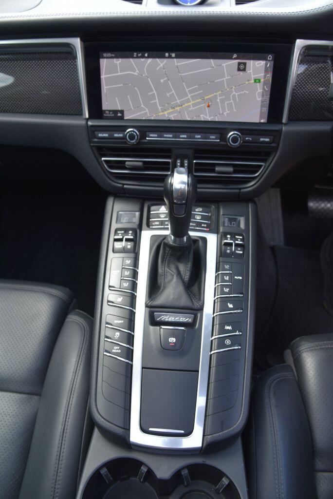 Porsche Macan view 40