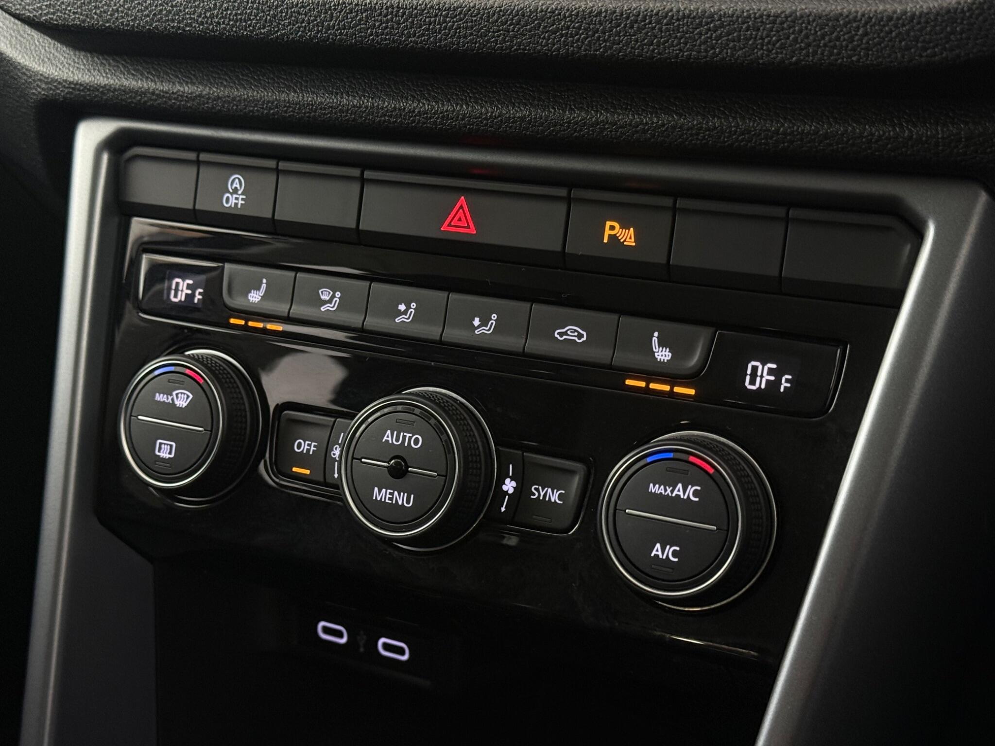 Volkswagen T-Roc view 21