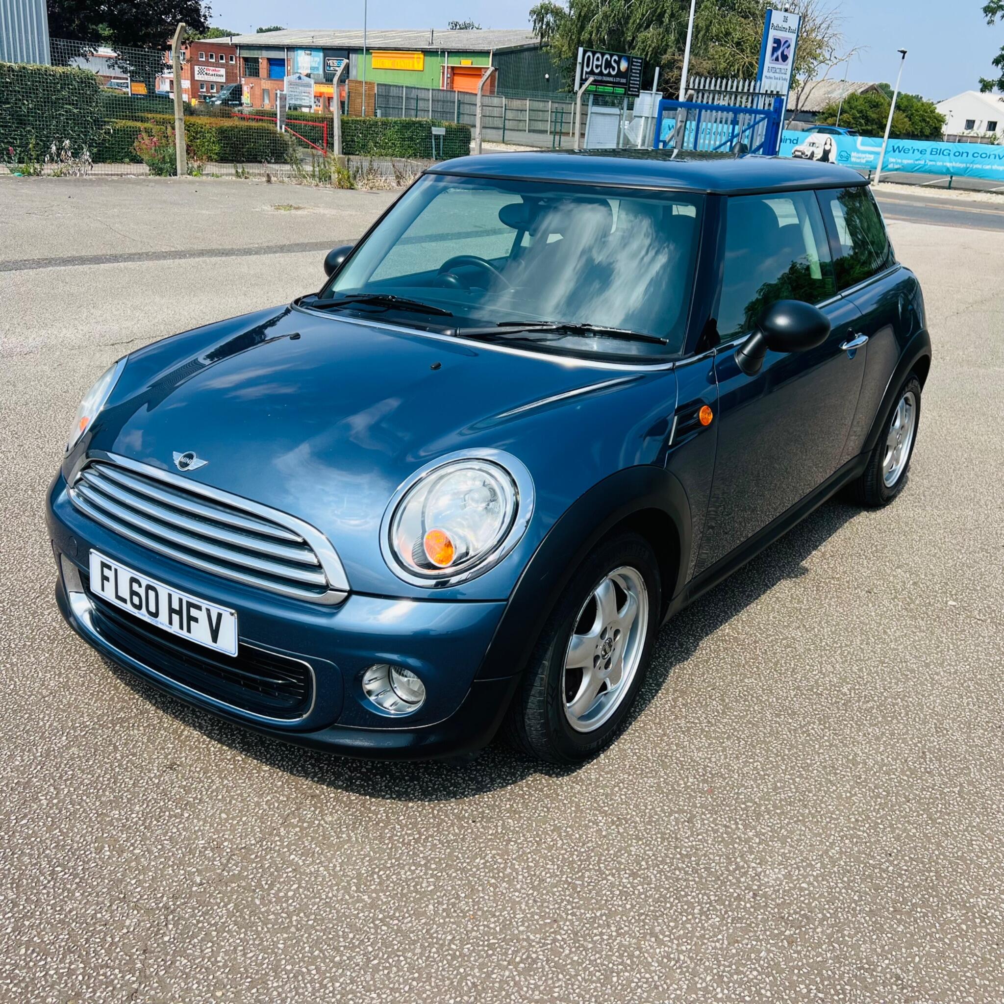 Mini Hatch view 8