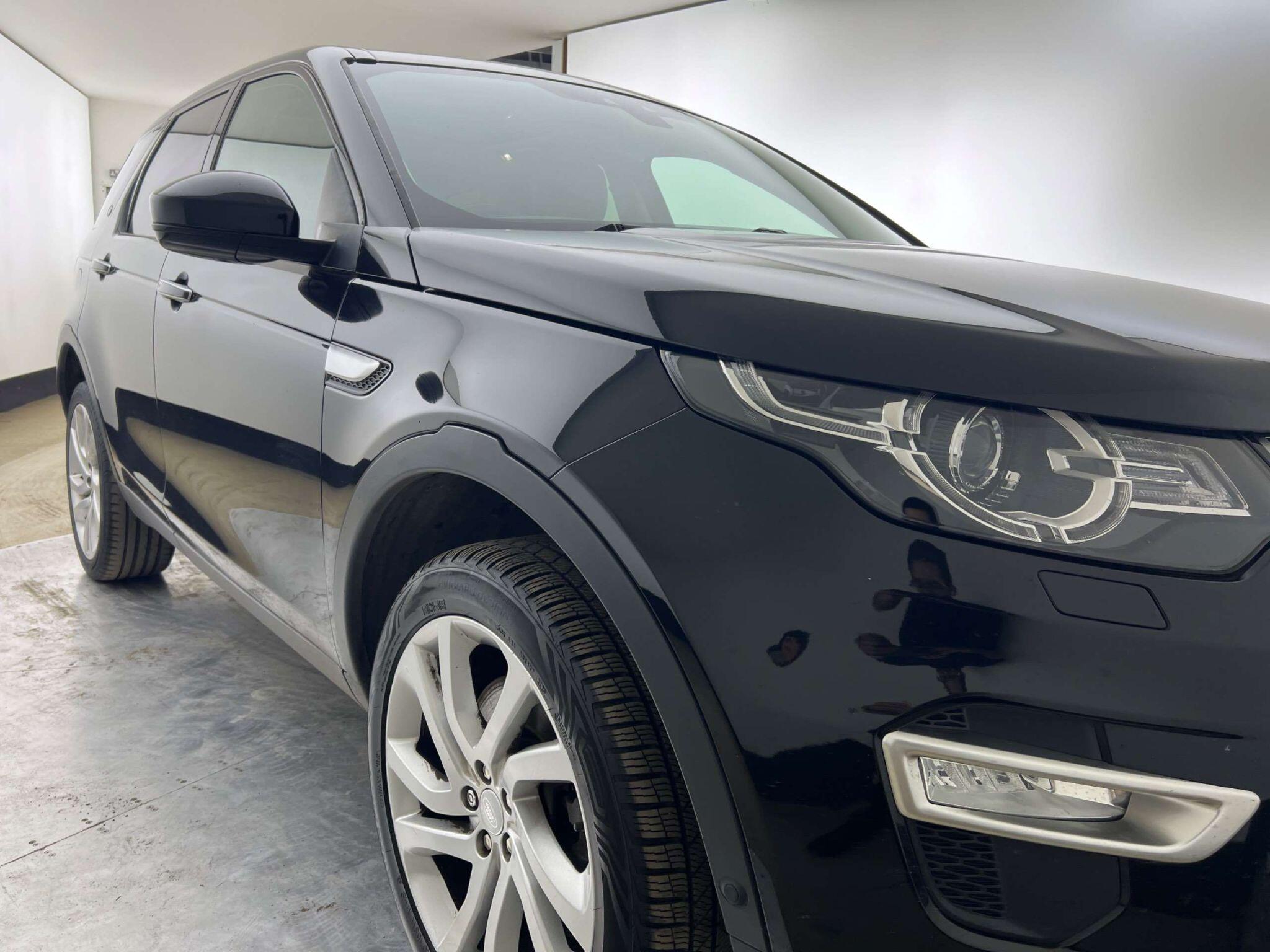 Land Rover Discovery Sport view 8