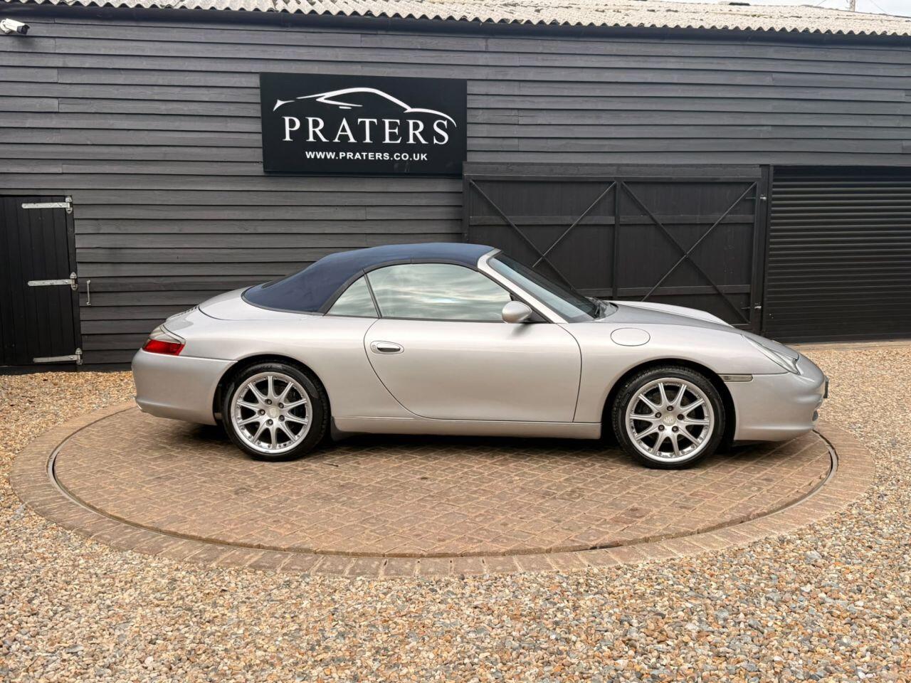 Porsche 911 view 5