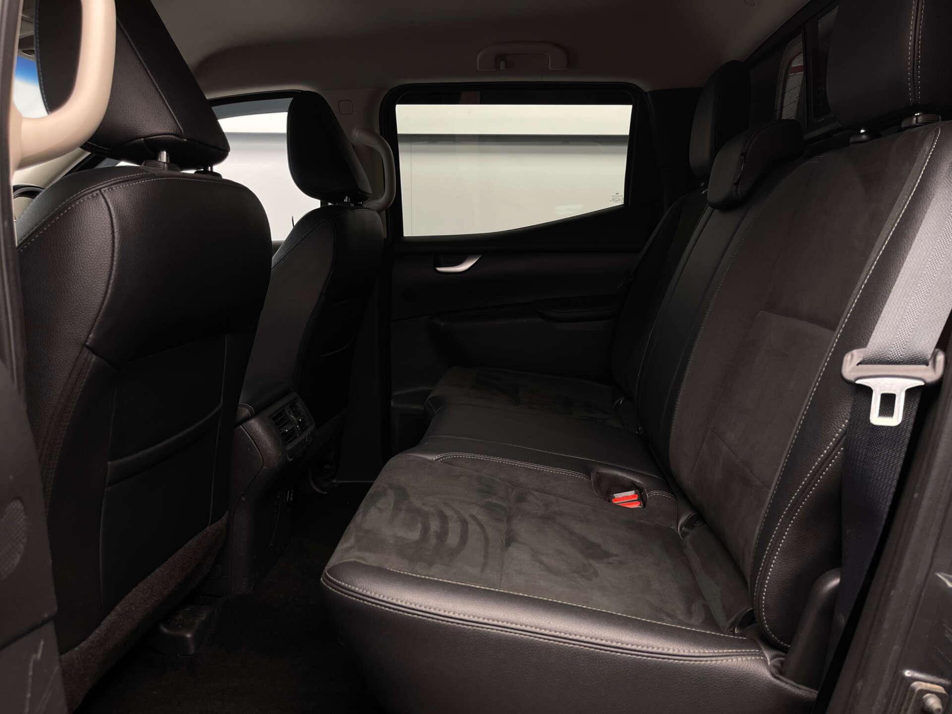 Mercedes-Benz X Class view 47