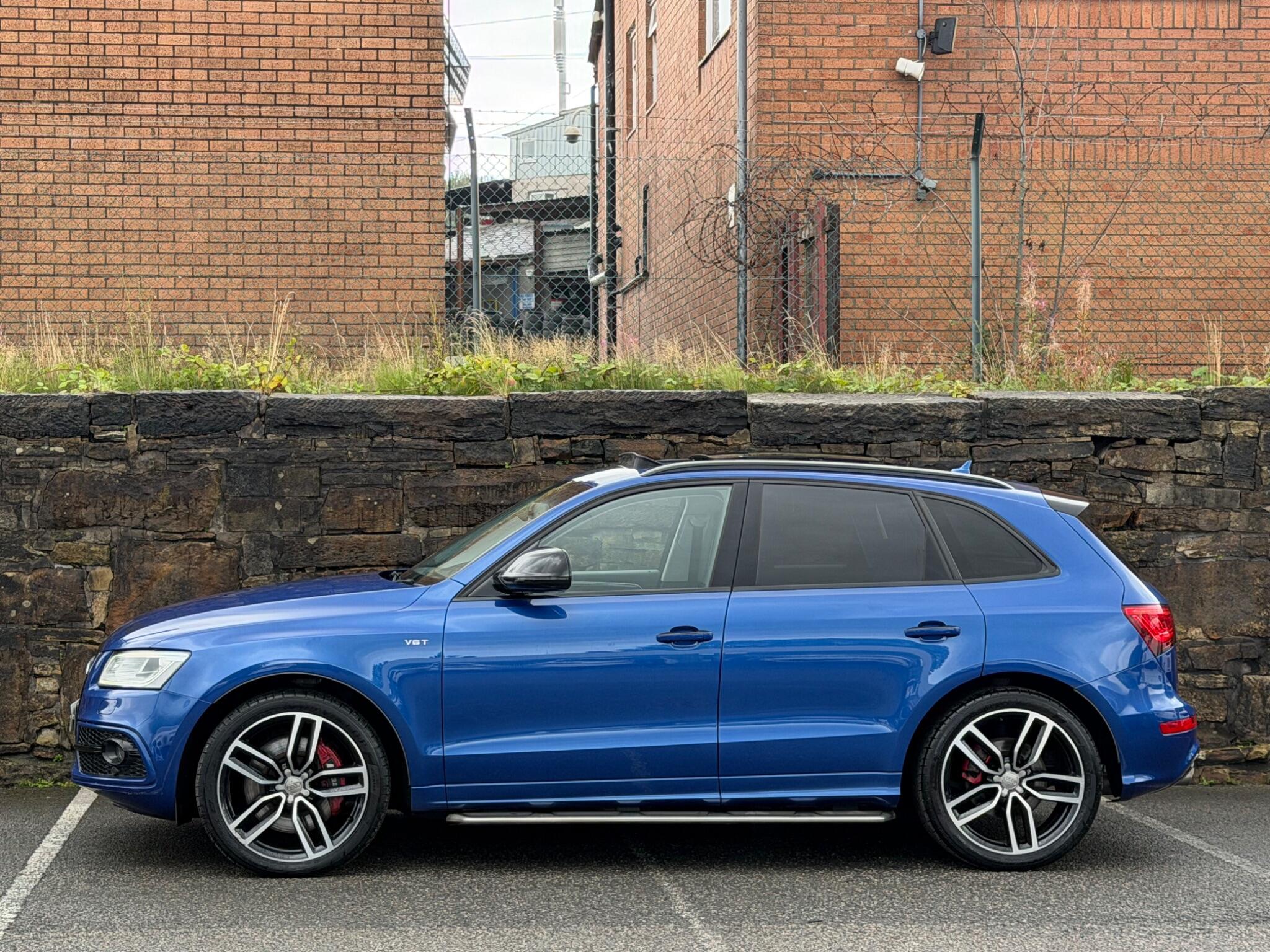 Audi SQ5 view 4