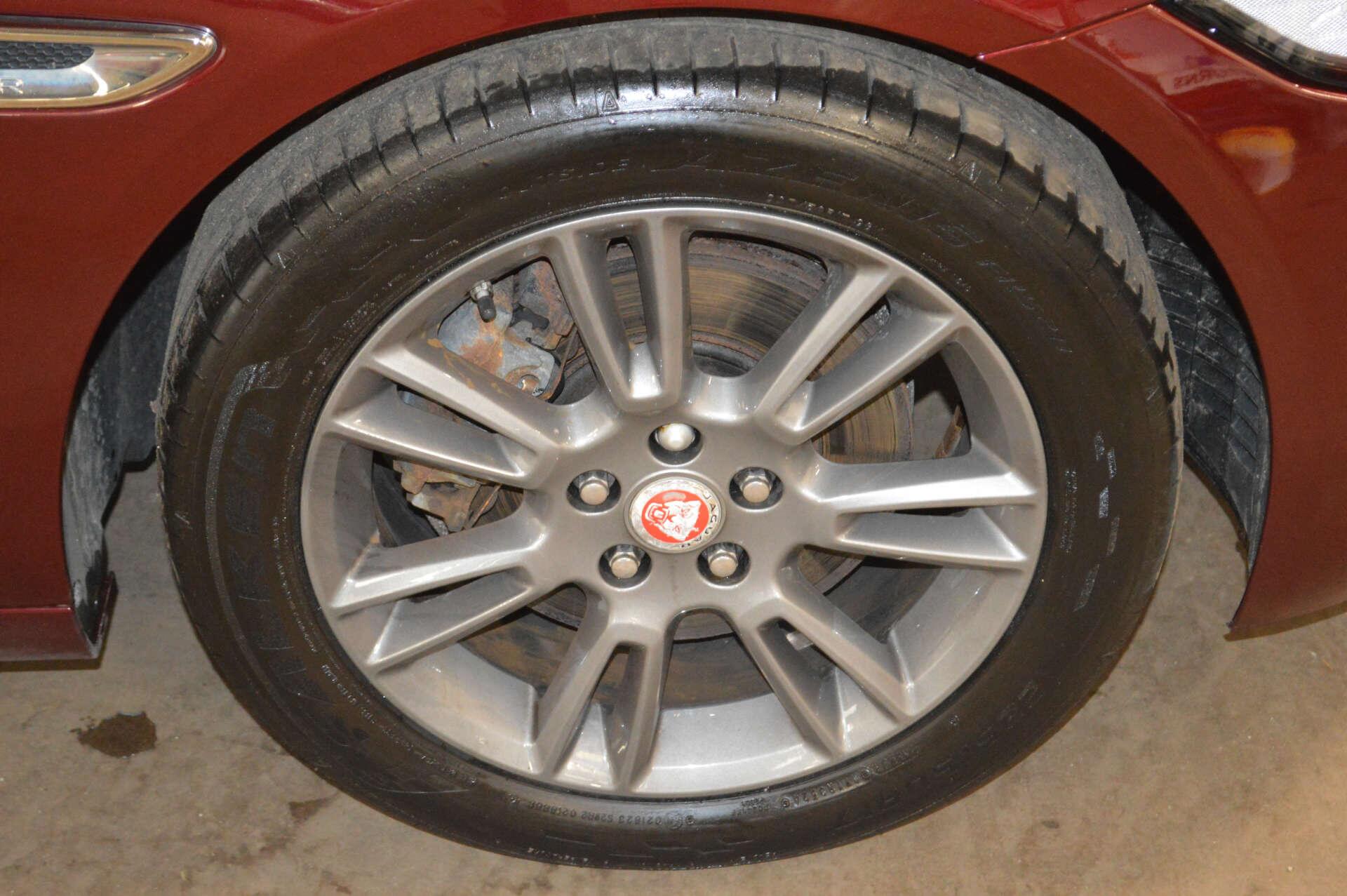 Jaguar Xe view 50