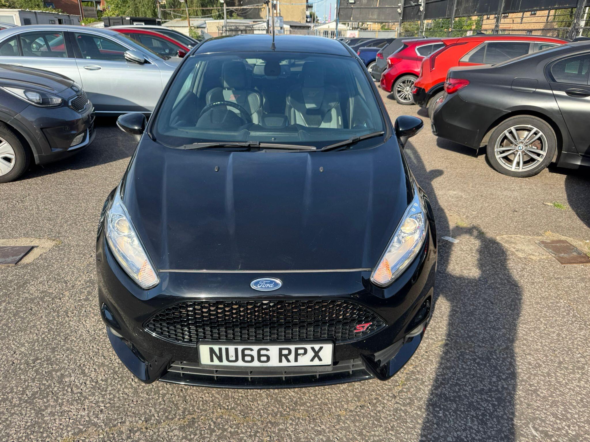 Ford Fiesta view 3