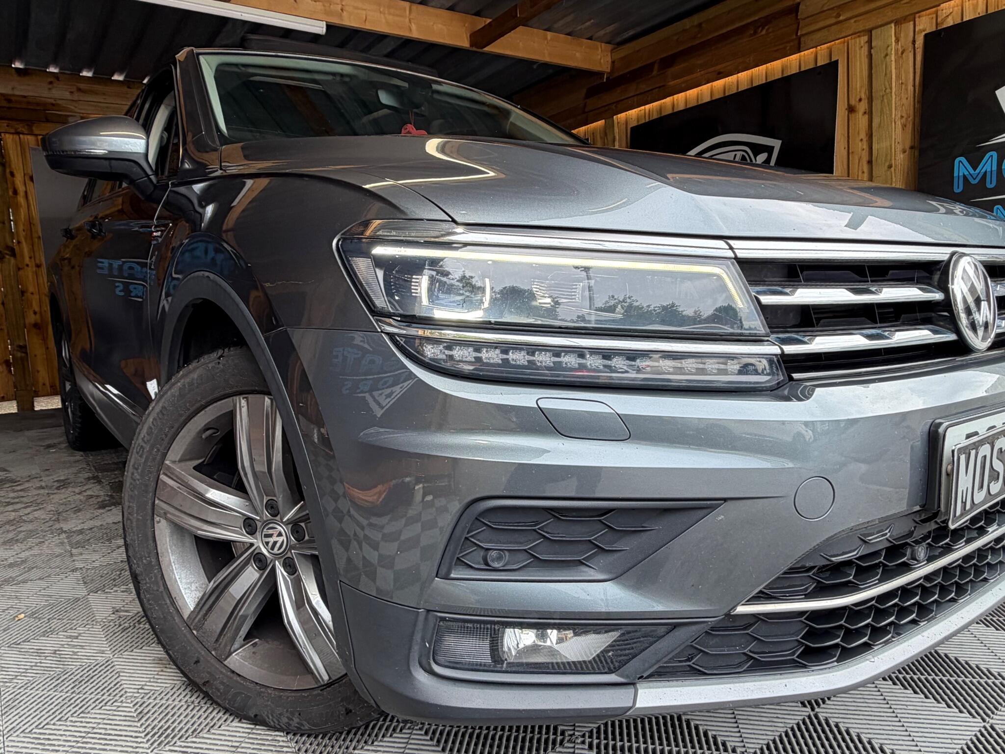 Volkswagen Tiguan Allspace view 2