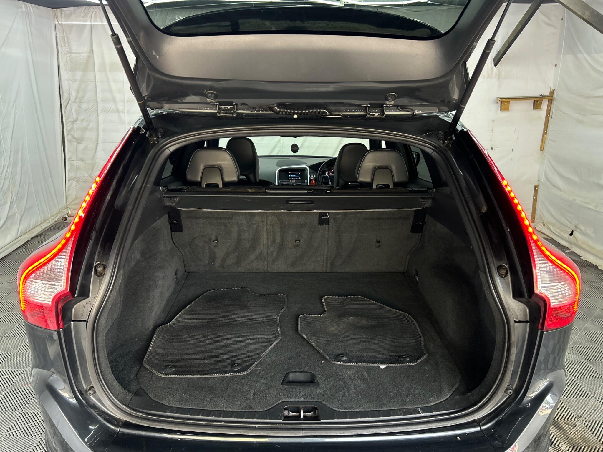Volvo XC60 view 33