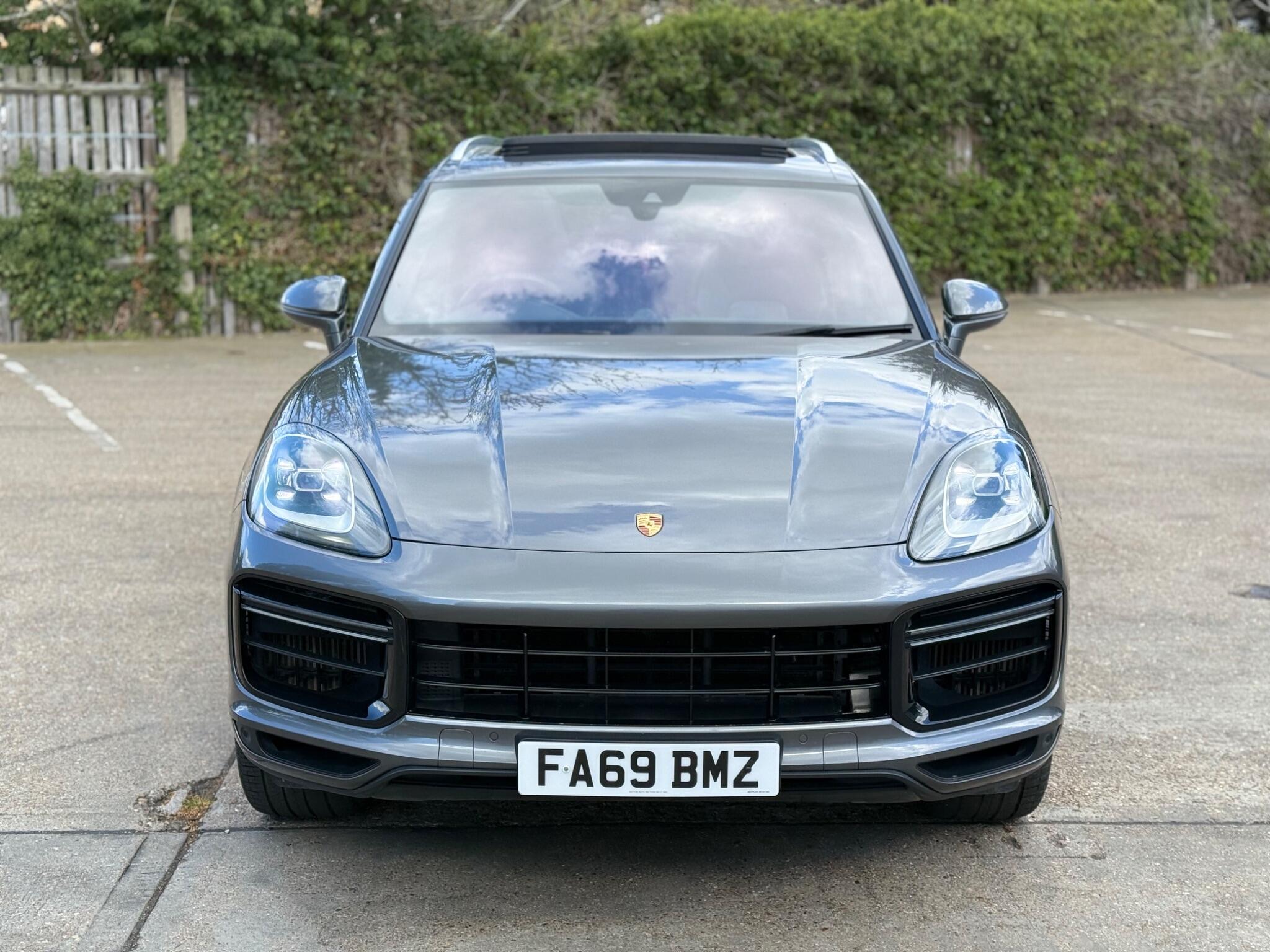 Porsche Cayenne view 3