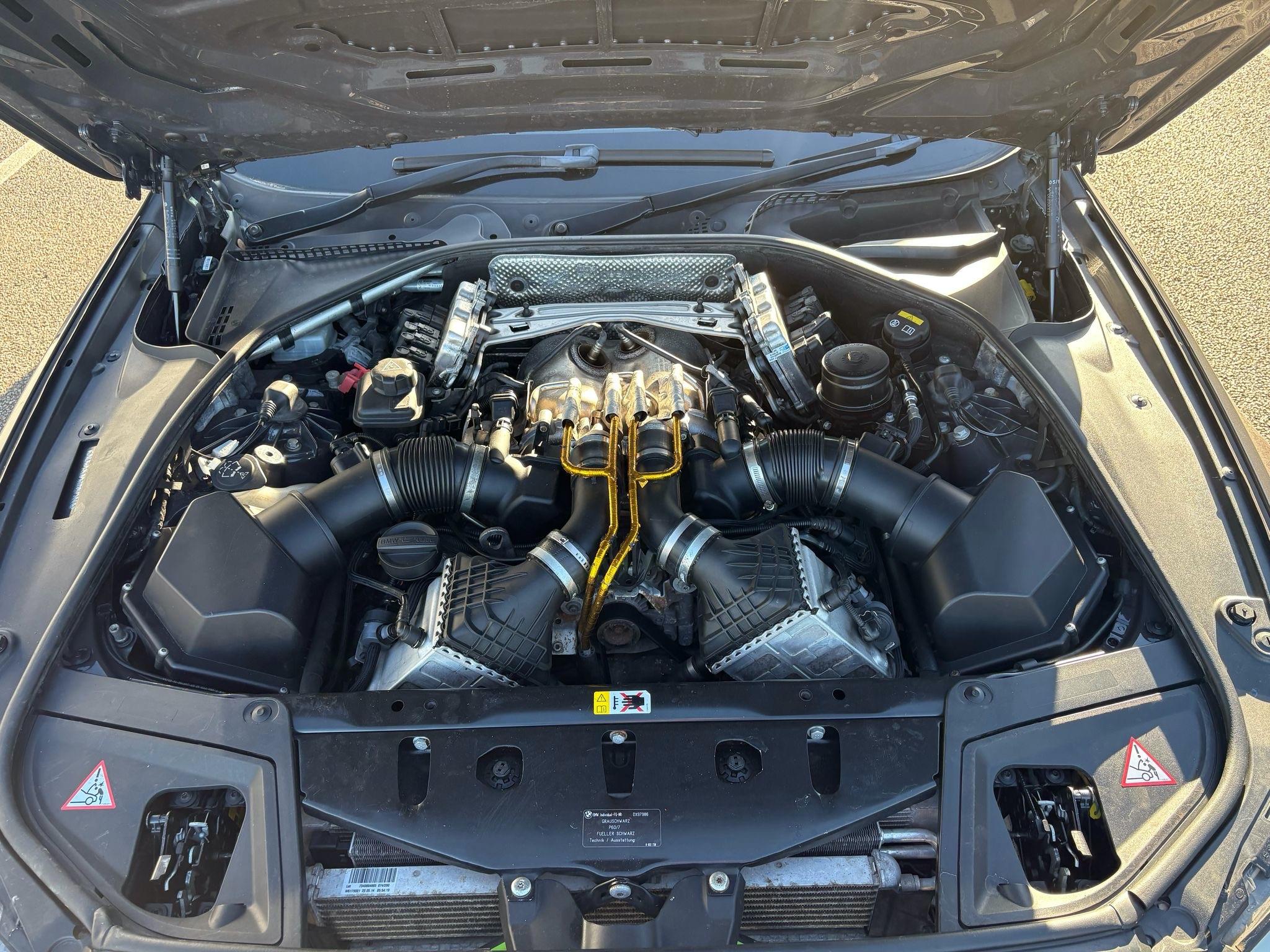 BMW M5 view 8