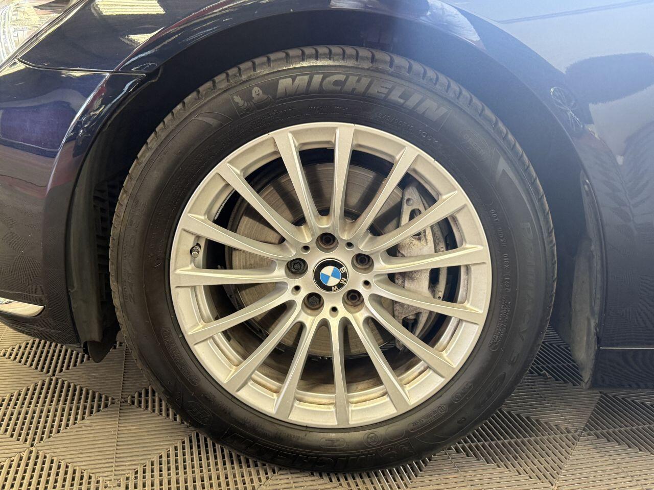 BMW 7 Series view 22