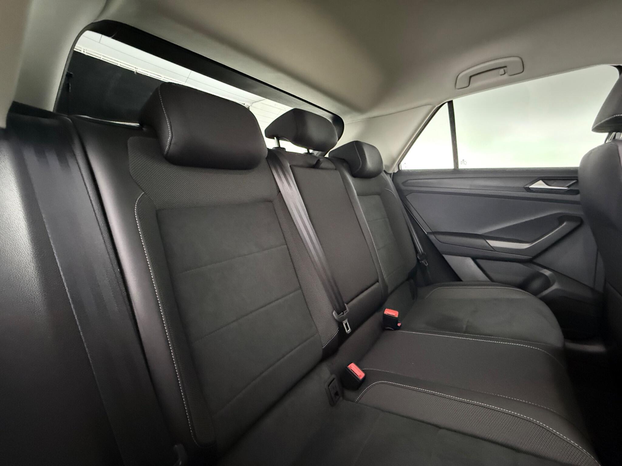 Volkswagen T-Roc view 32