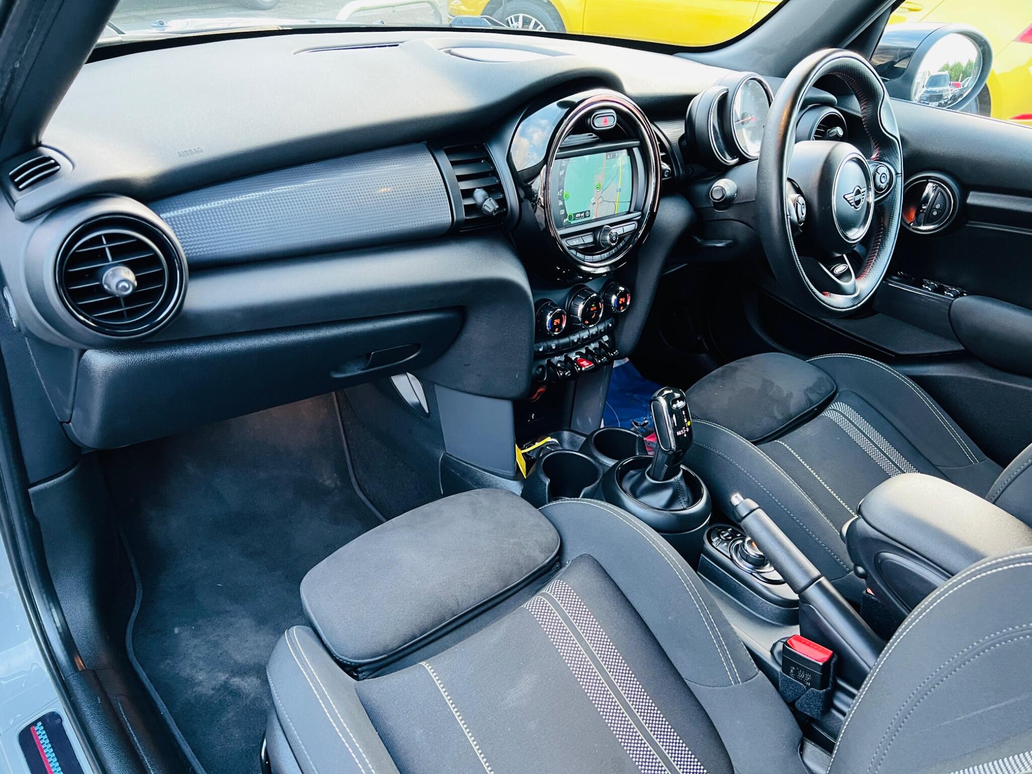 2020 MINI Hatch 1.5 Cooper Sport Steptronic Euro 6 (s/s) 5dr • 44,000 miles image 17