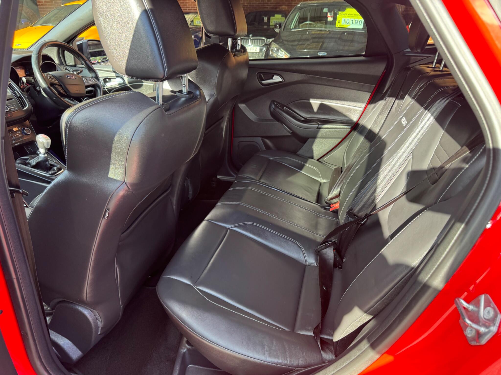 Ford Focus view 9