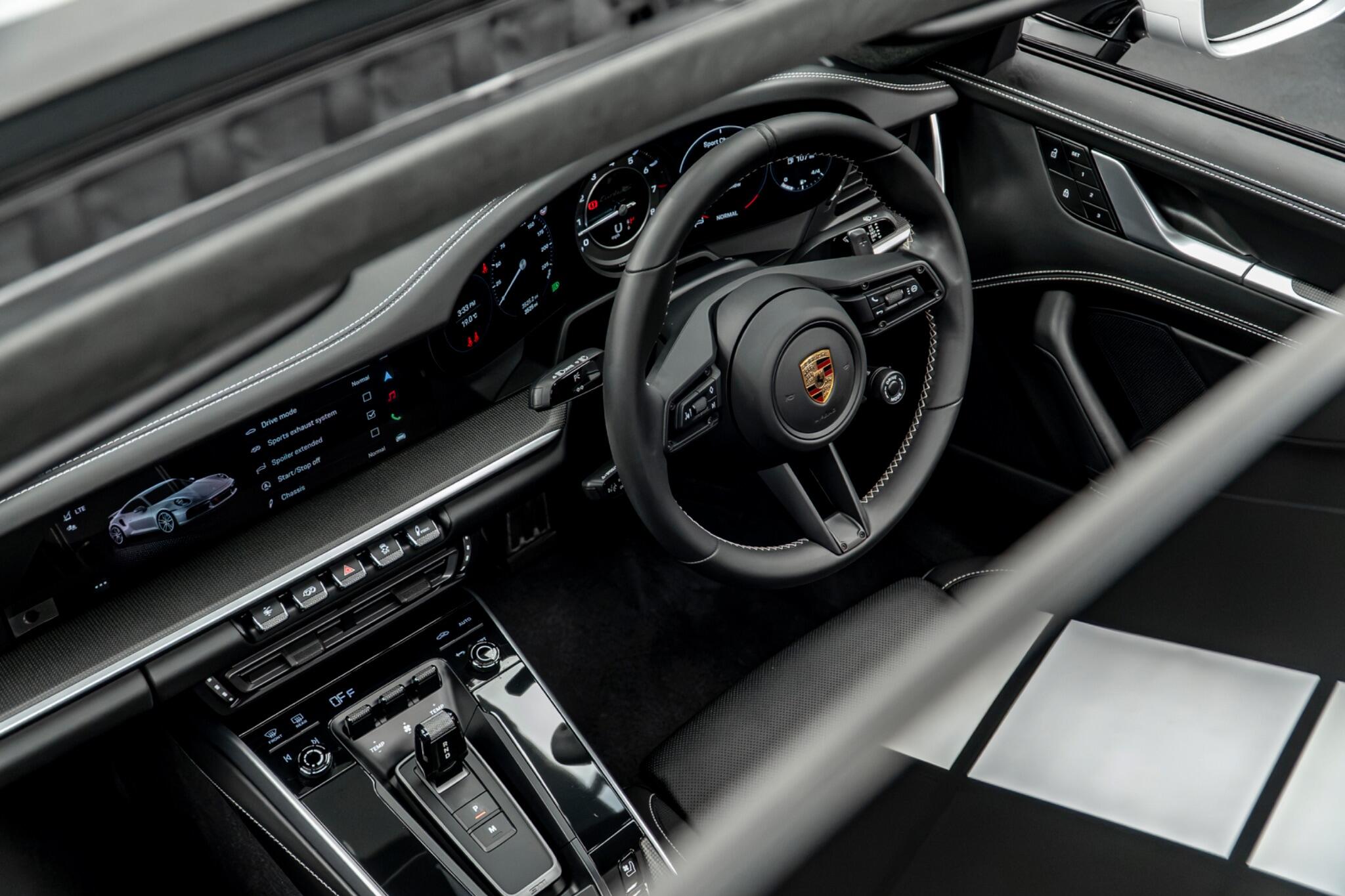 Porsche 911 view 39